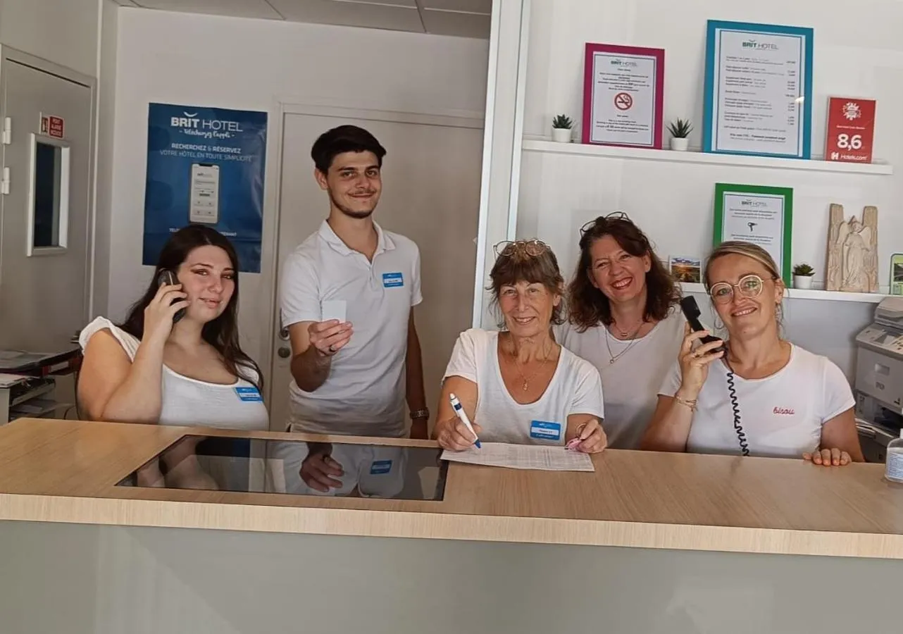 Lobby or reception in Brit Hotel Reims Croix Blandin