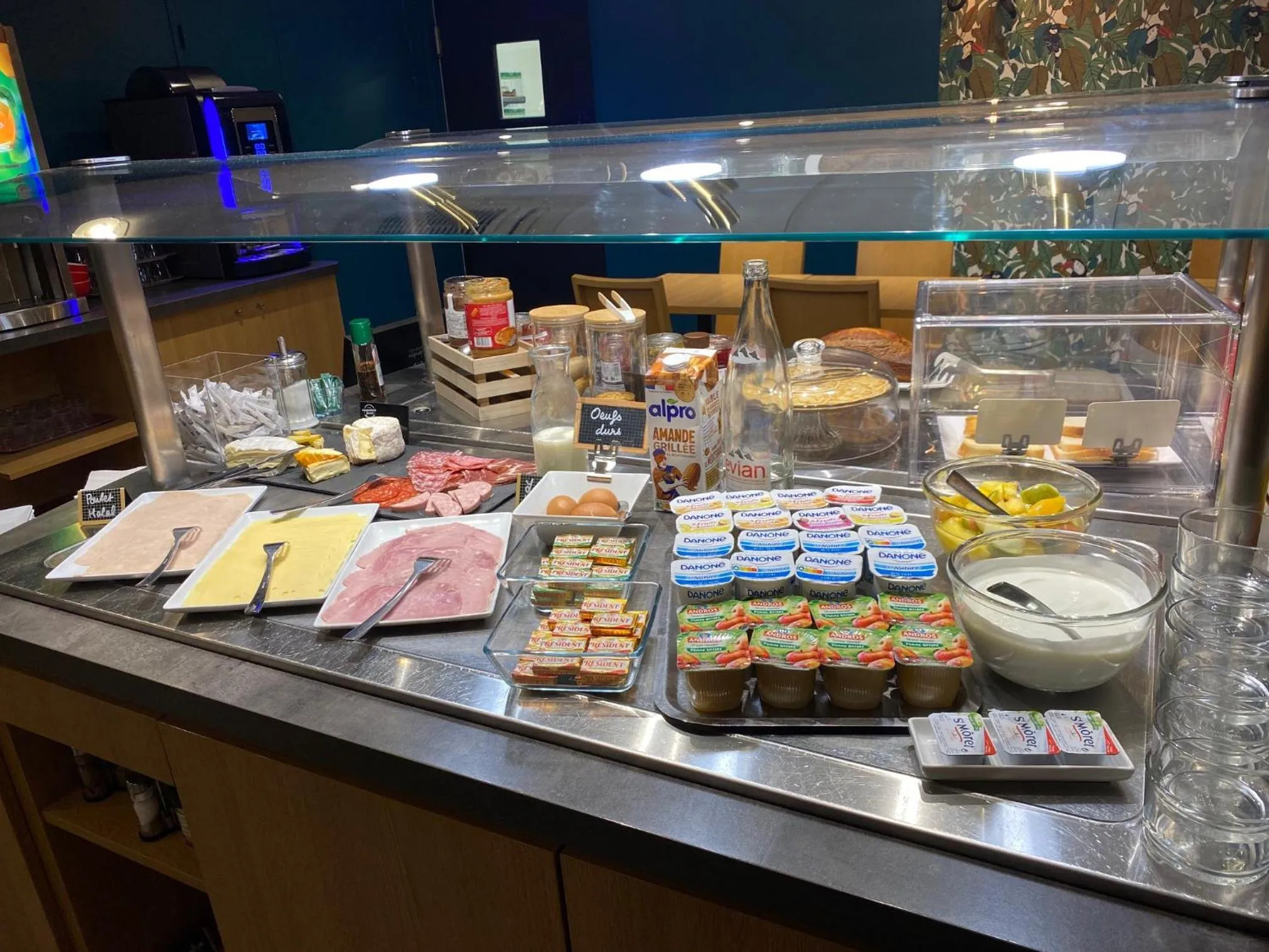 Breakfast in Brit Hotel Reims Croix Blandin