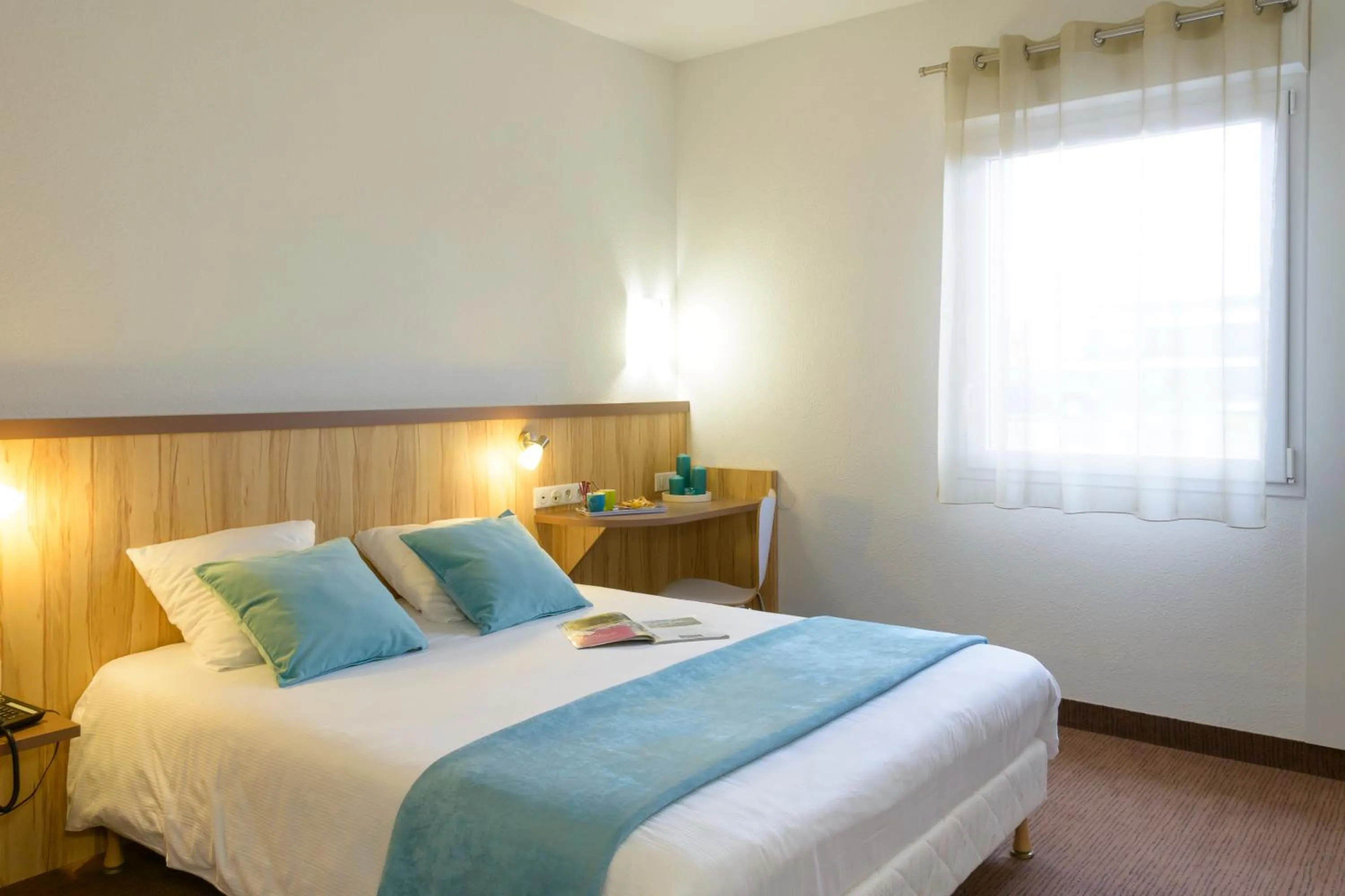 Bedroom, Bed in Brit Hotel Reims Croix Blandin