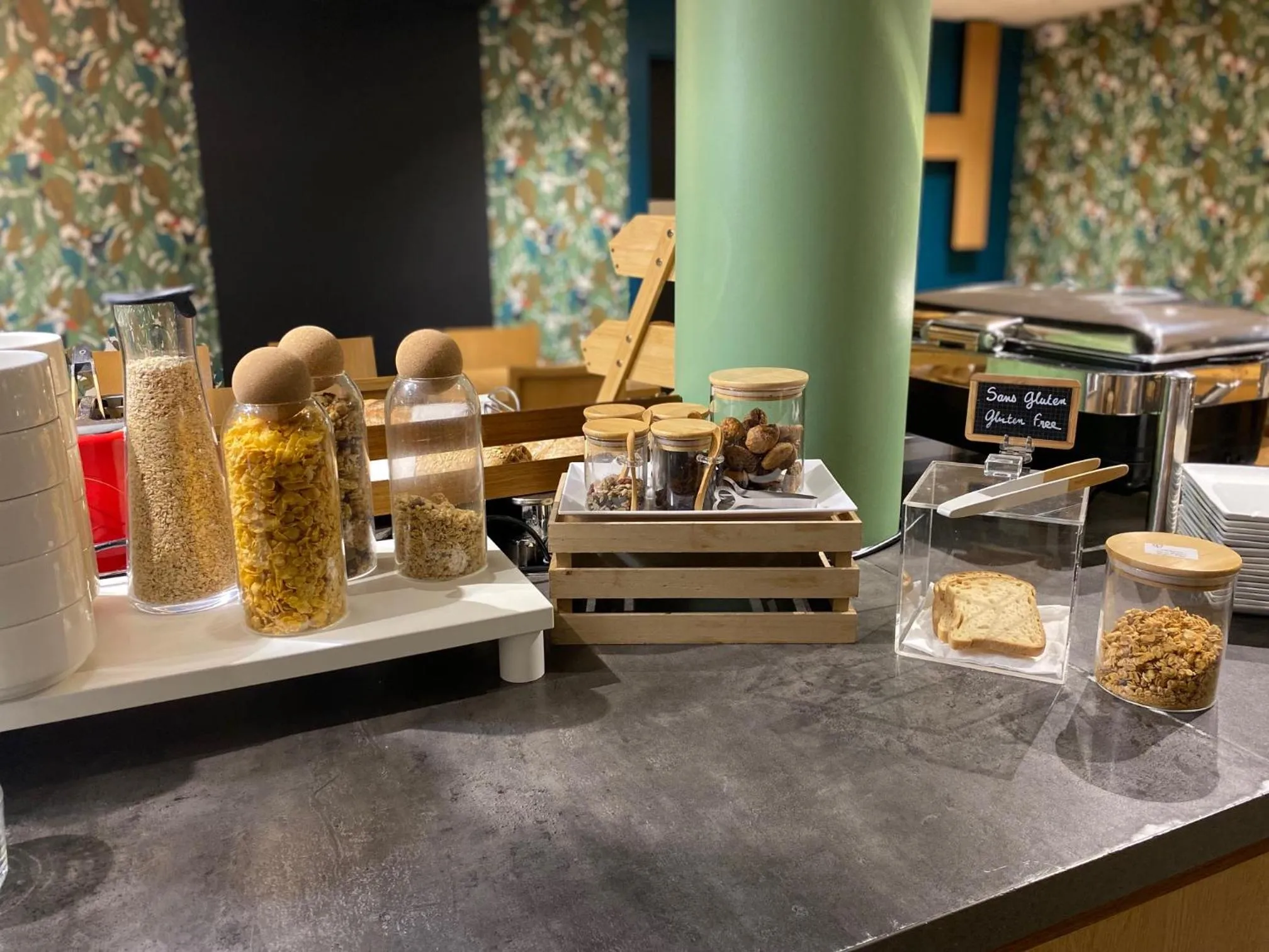 Breakfast in Brit Hotel Reims Croix Blandin