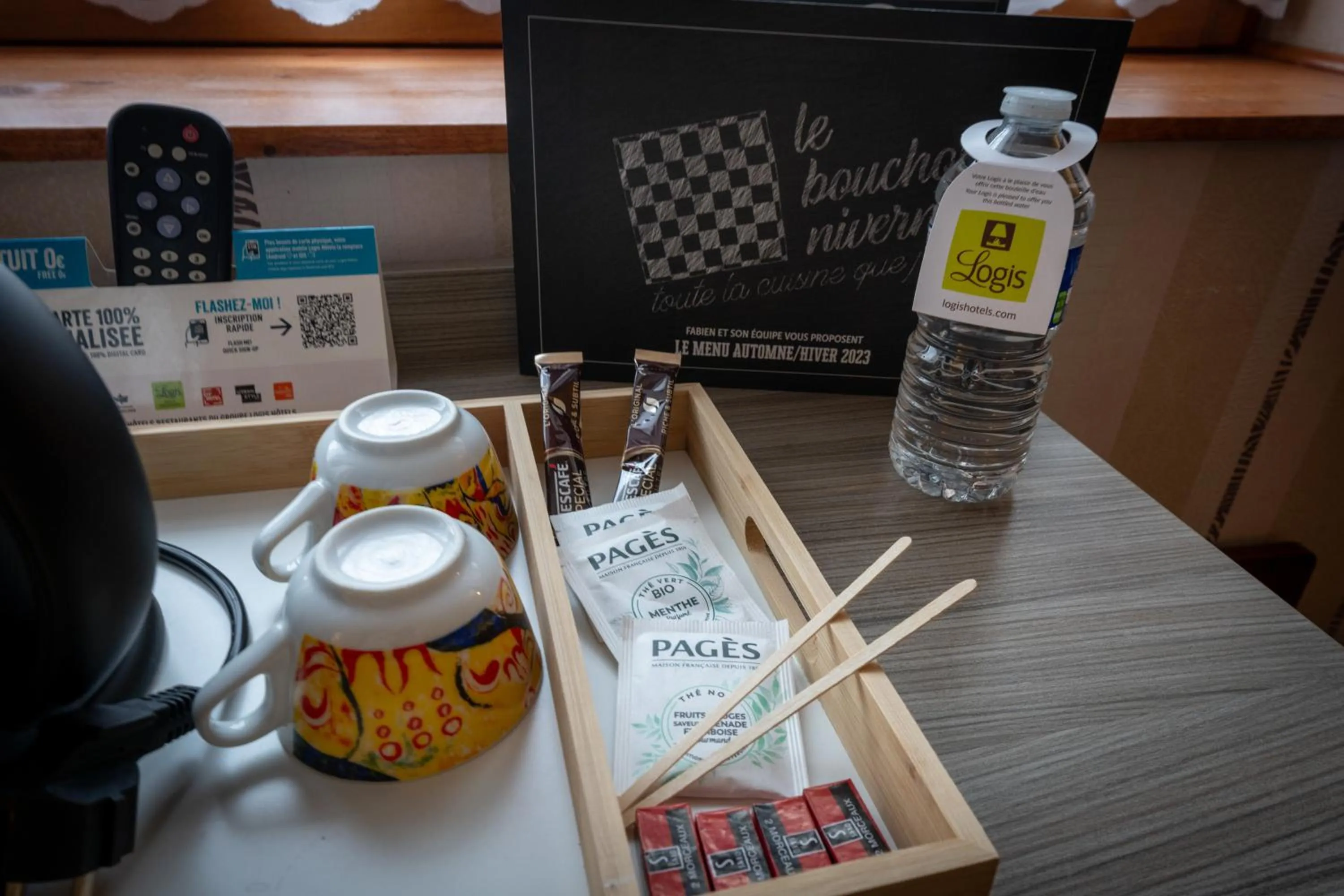 Coffee/tea facilities in Logis hôtel Au Relais Nivernais