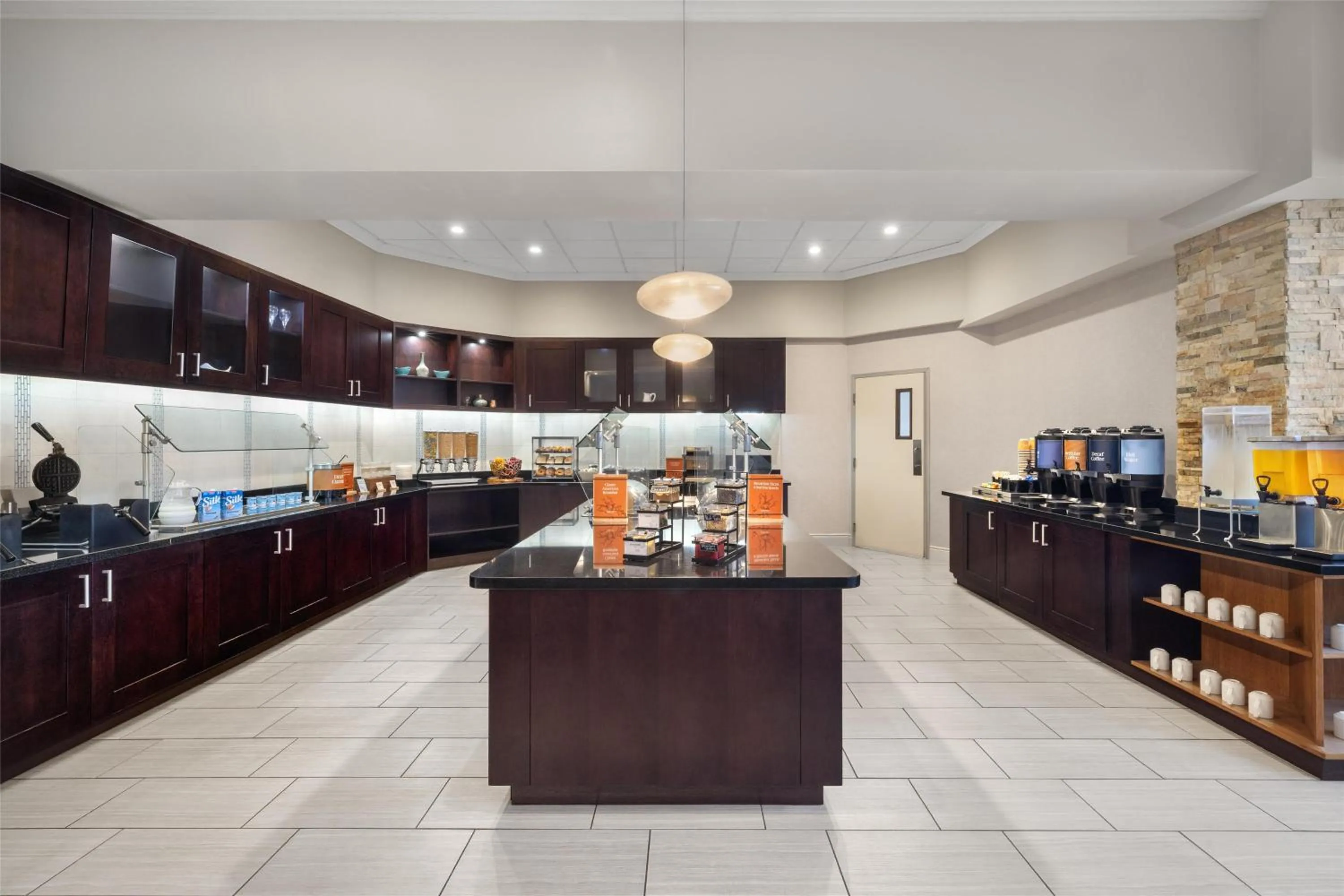 Breakfast in Homewood Suites by Hilton Indianapolis Carmel