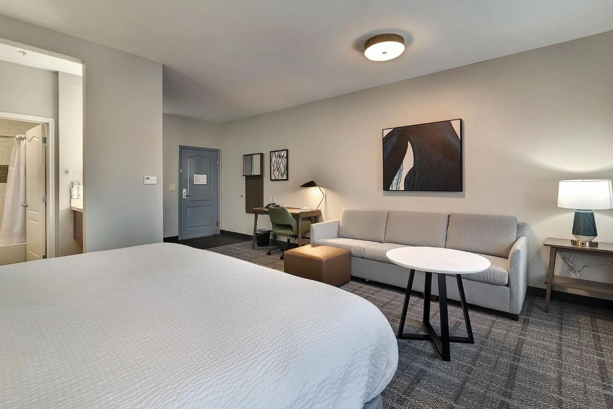 Photo of the whole room, Bed in Staybridge Suites Longview by IHG