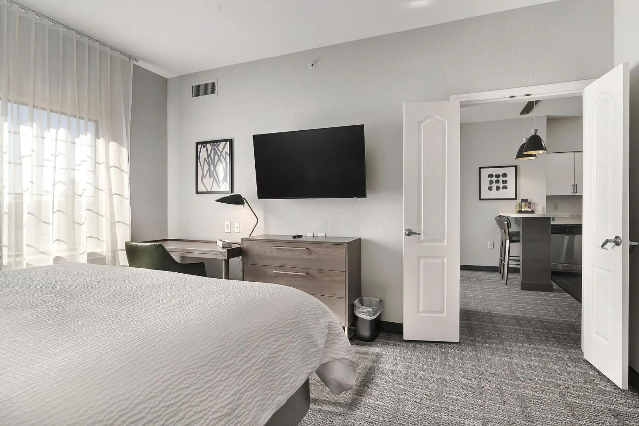 Photo of the whole room, Bed in Staybridge Suites Longview by IHG