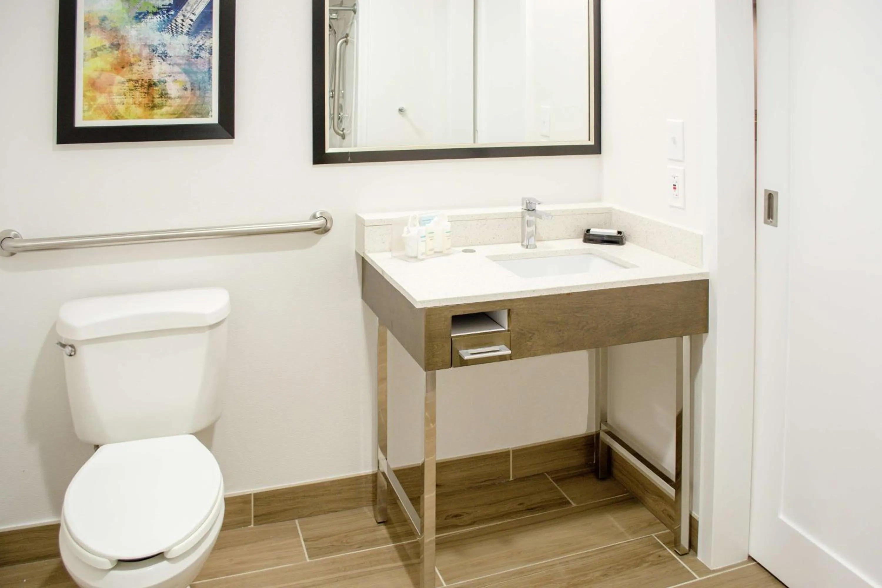 Bathroom in Hampton Inn Houston I-10 West-Energy Corridor