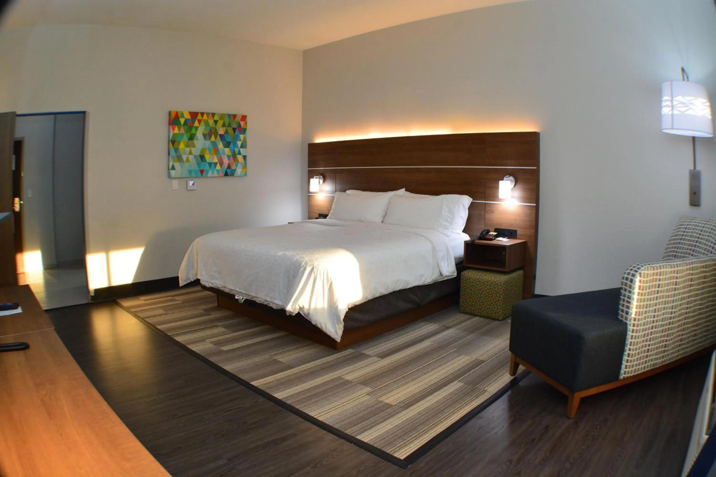 Photo of the whole room, Bed in Holiday Inn Express Seguin by IHG