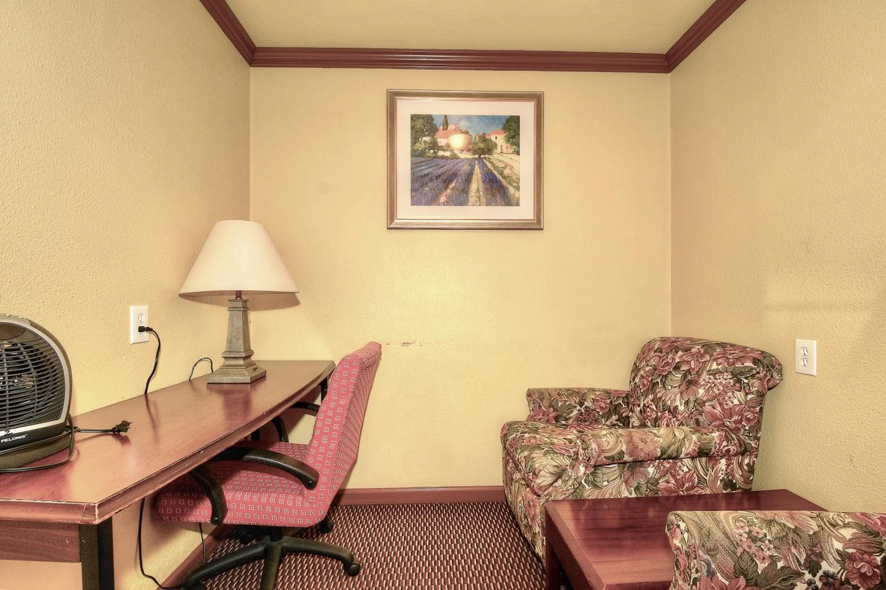 Living room in Bayside Inn