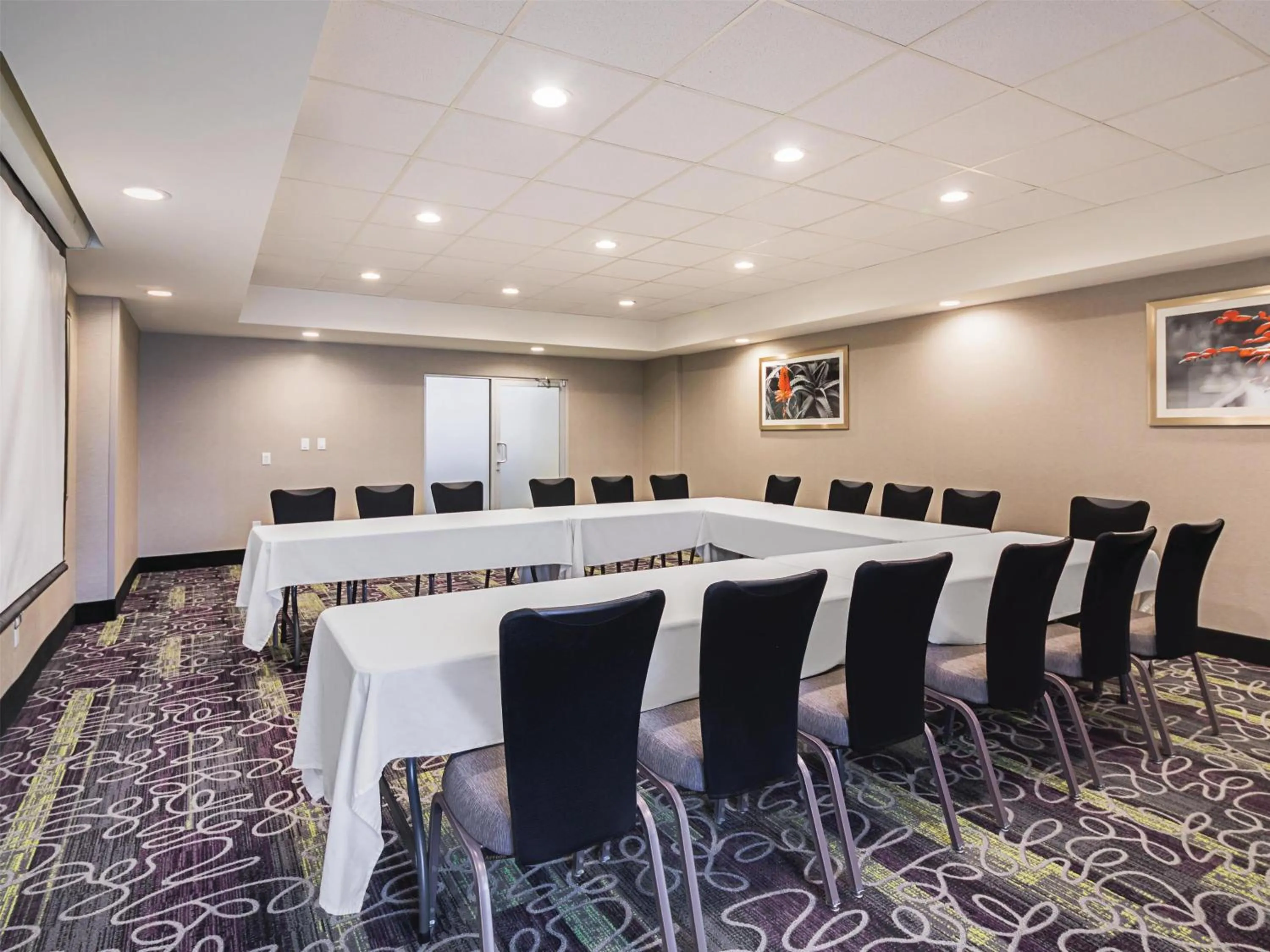 Meeting/conference room in La Quinta by Wyndham Austin Airport