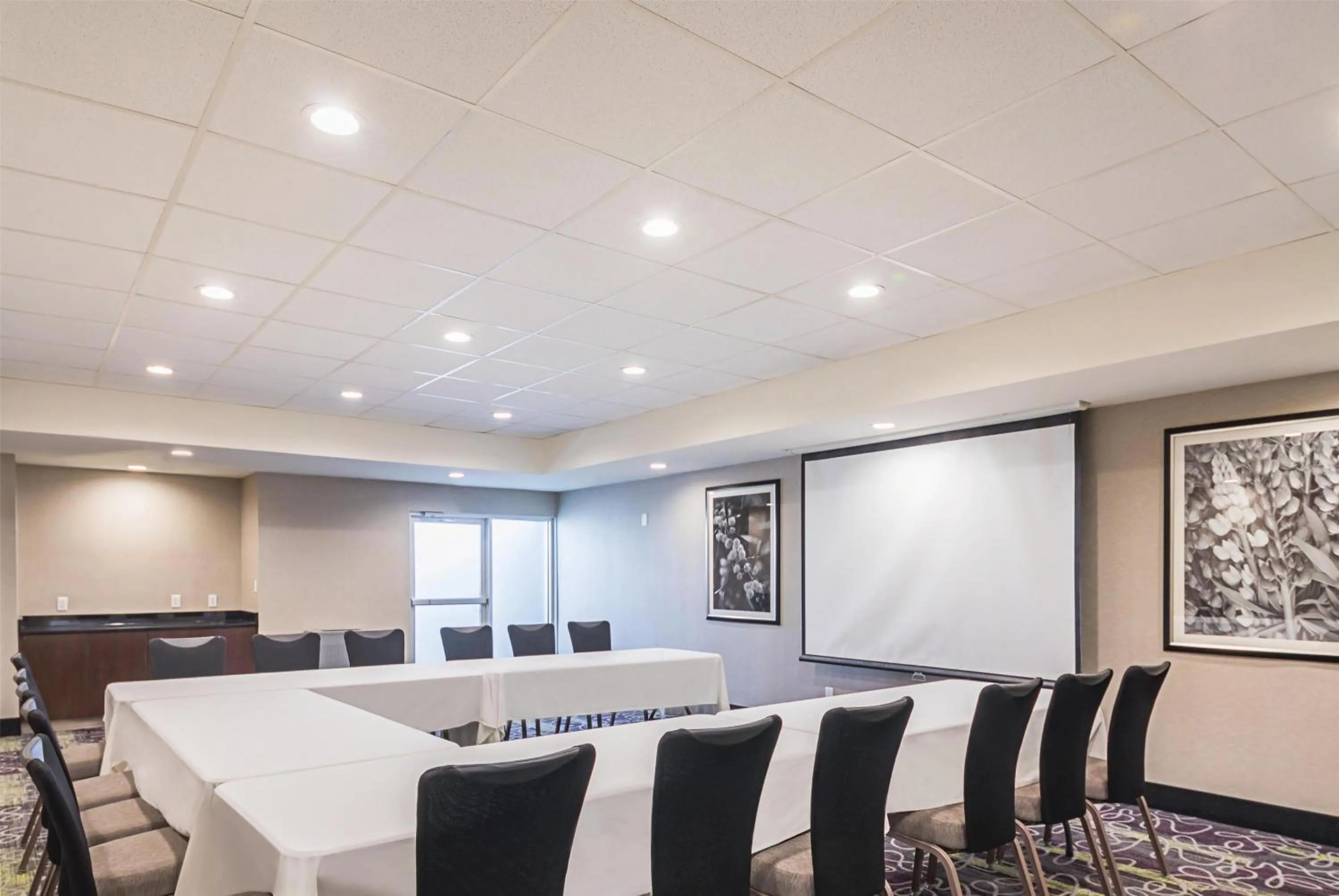 Meeting/conference room in La Quinta by Wyndham Austin Airport