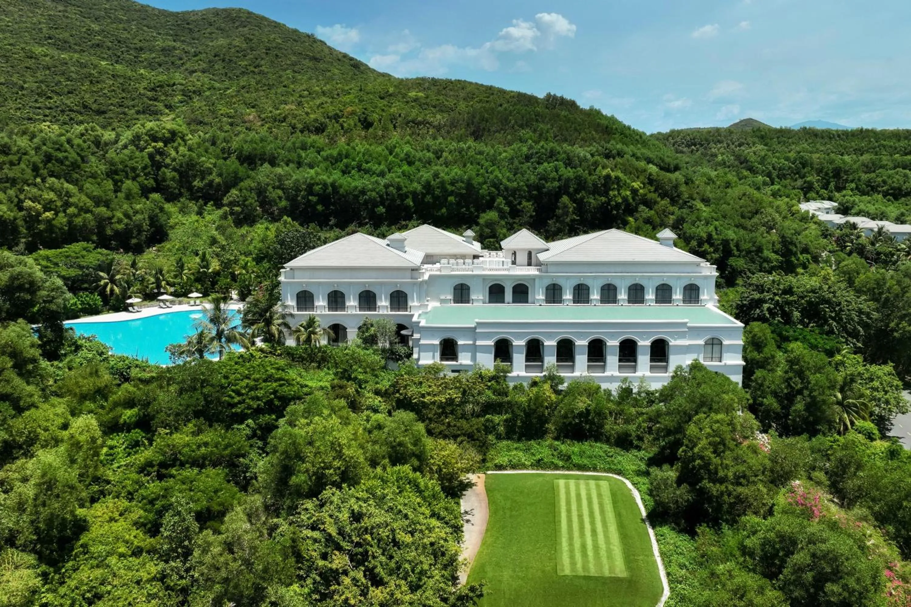 Property building in Nha Trang Marriott Resort & Spa, Hon Tre Island