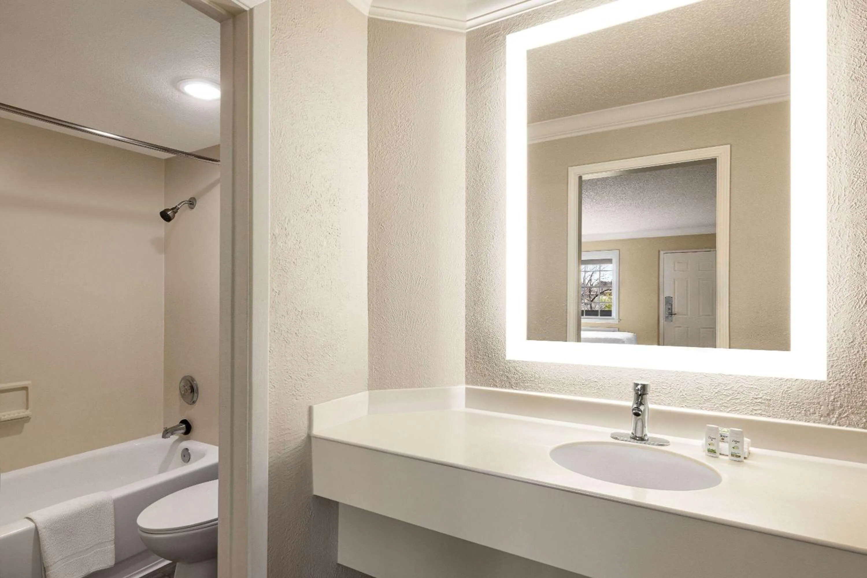 TV and multimedia in La Quinta Inn by Wyndham San Antonio Lackland