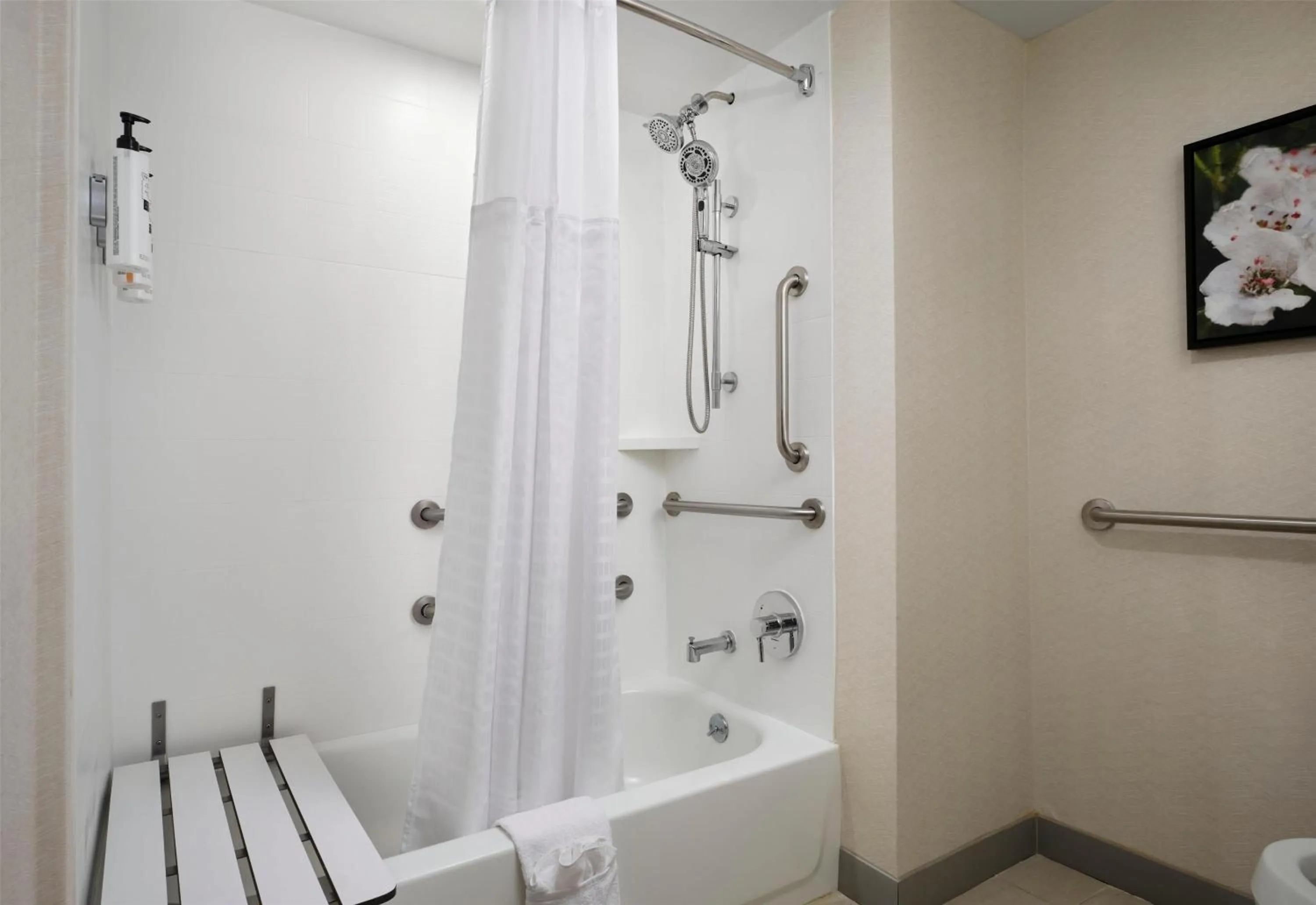 Bathroom in Hilton Garden Inn Jackson-Madison