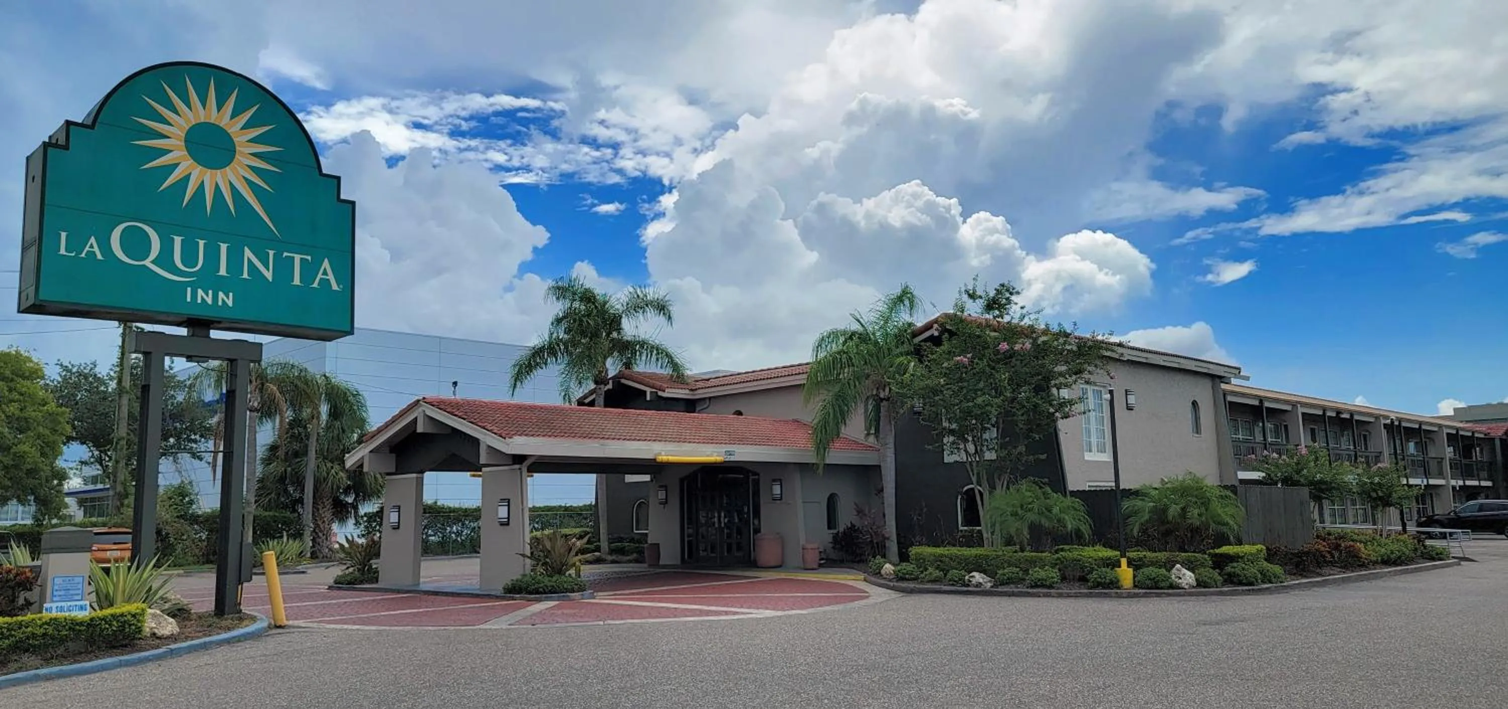Property building in La Quinta Inn Tampa Airport Stadium Westshore
