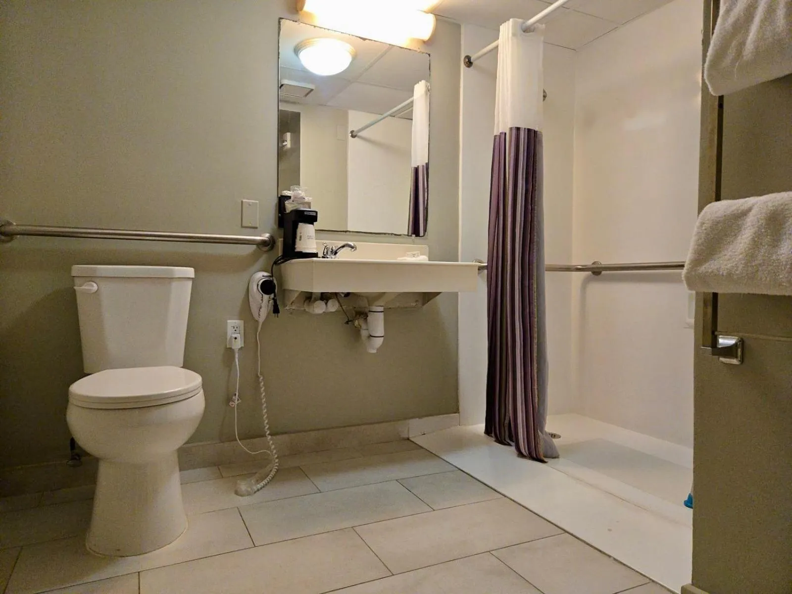 Bathroom in La Quinta Inn Tampa Airport Stadium Westshore