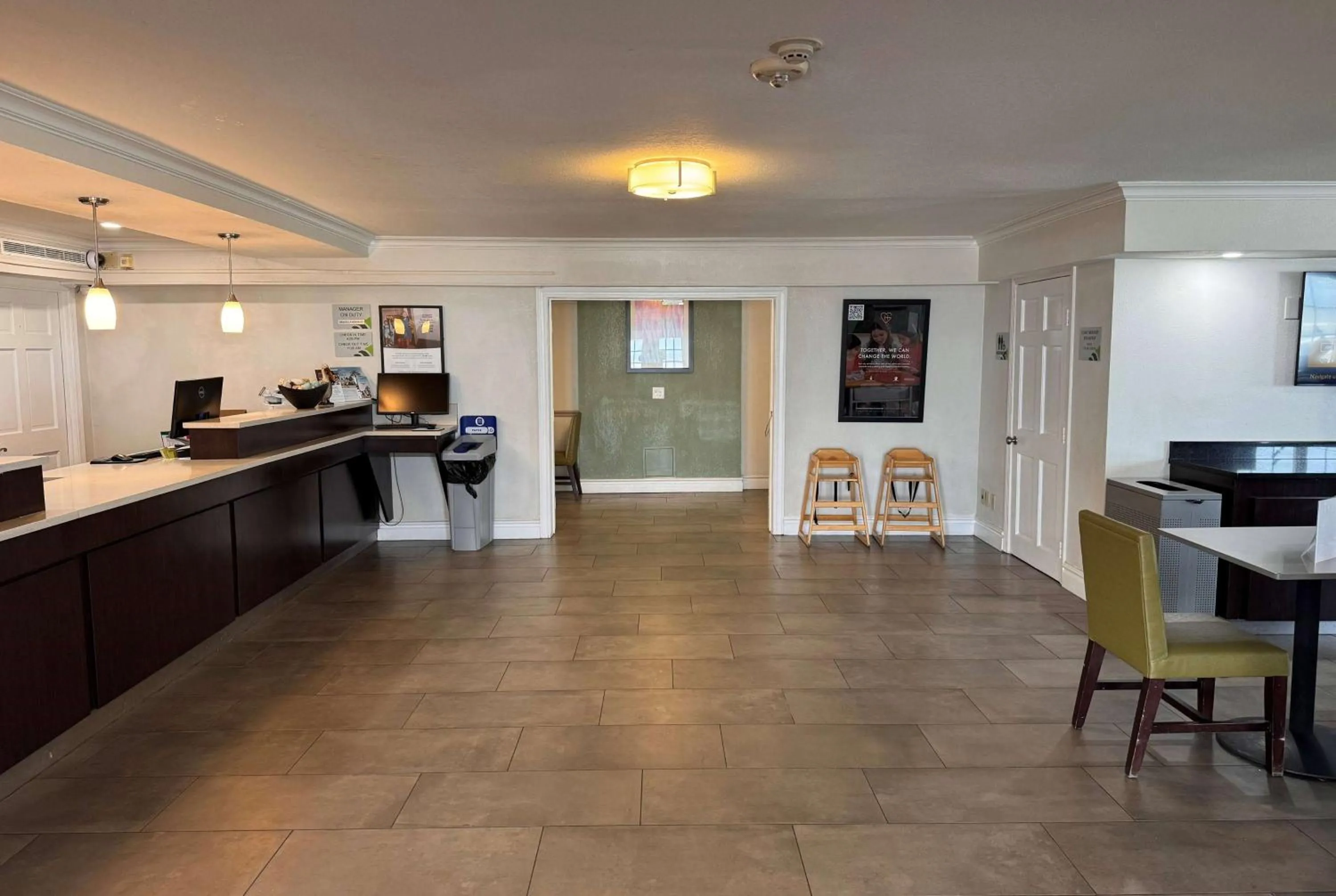 Lobby or reception in Wingate by Wyndham Galveston Beachfront at the Seawall