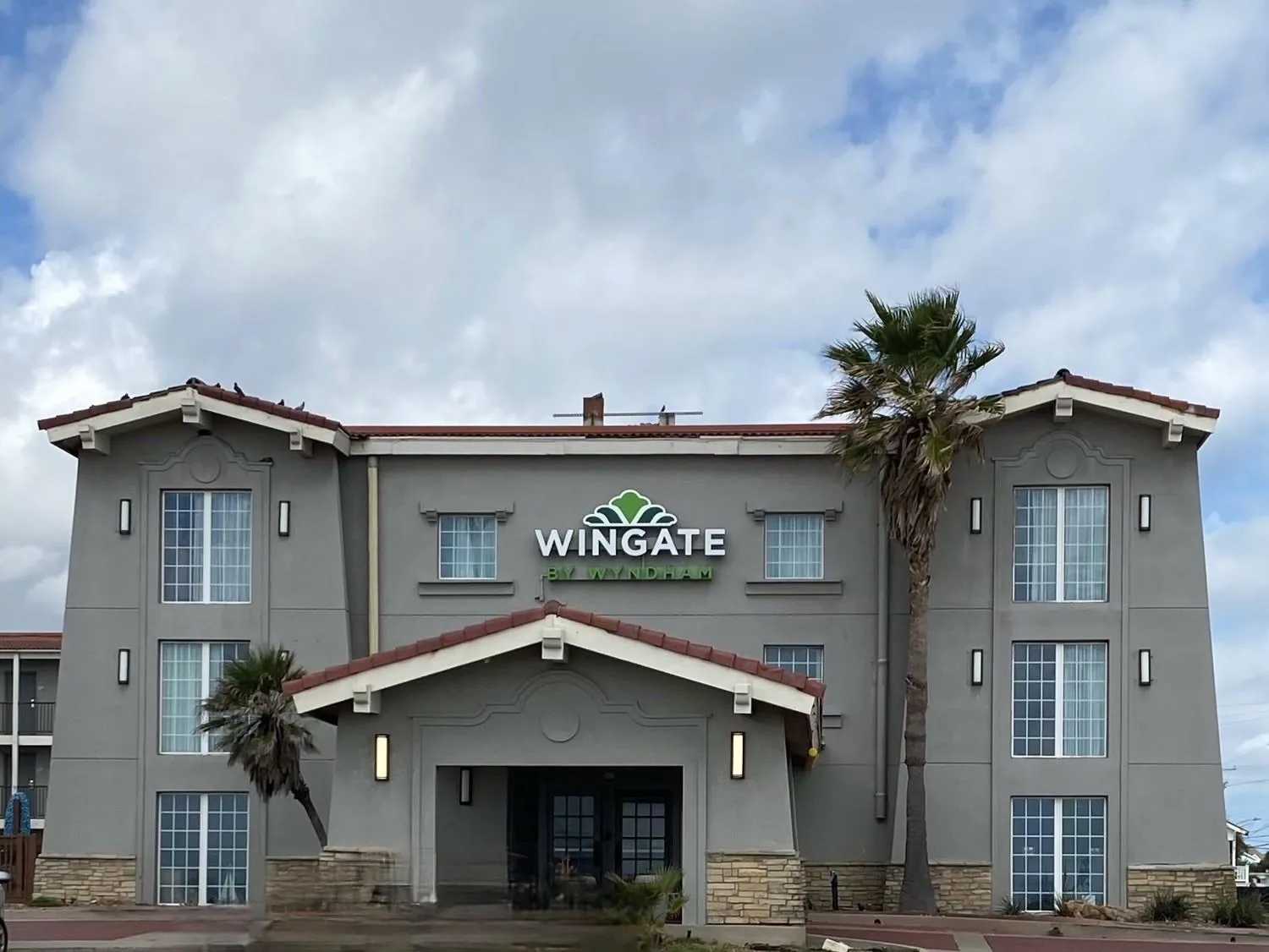 Property building in Wingate by Wyndham Galveston Beachfront at the Seawall