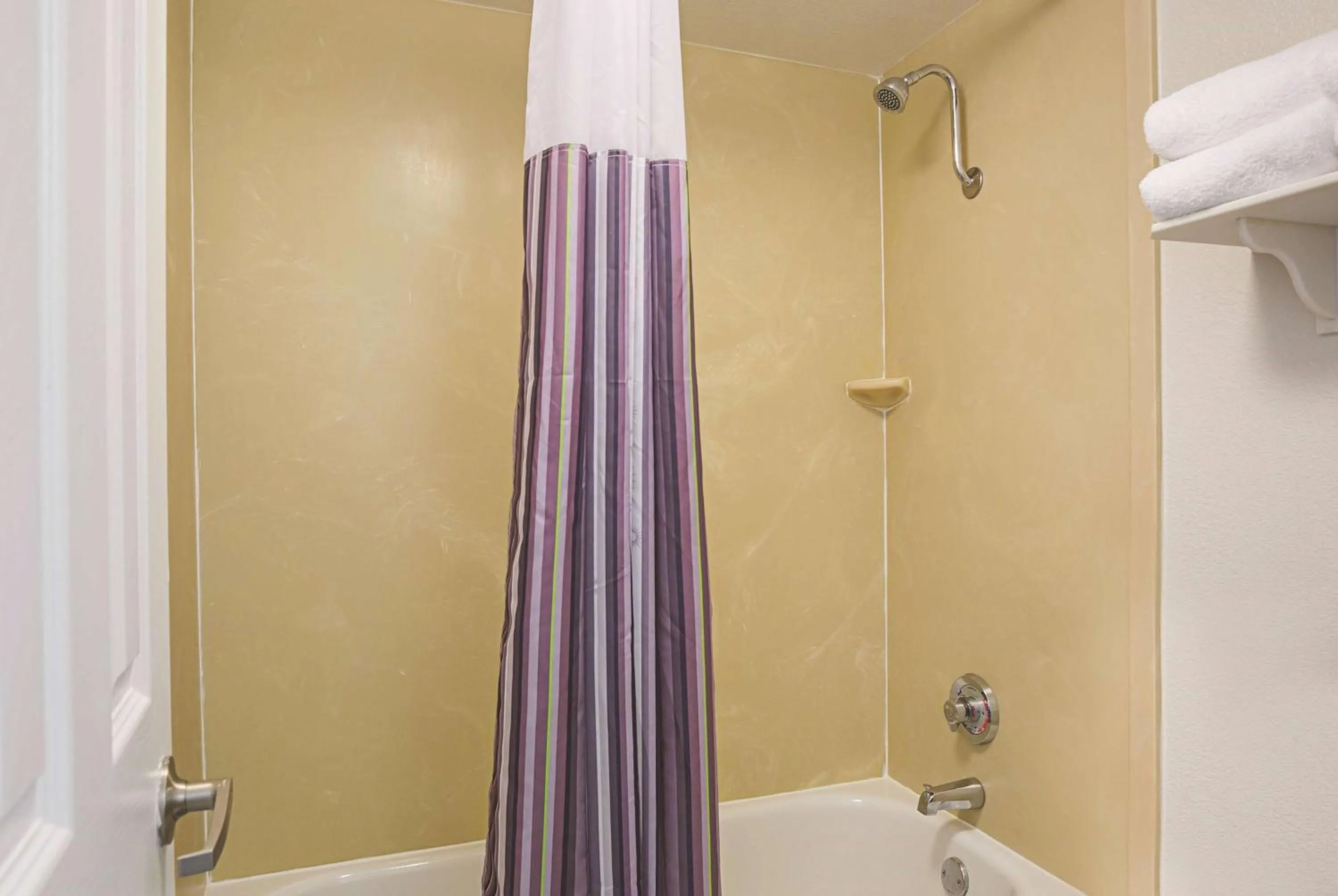 Photo of the whole room in Wingate by Wyndham Galveston Beachfront at the Seawall