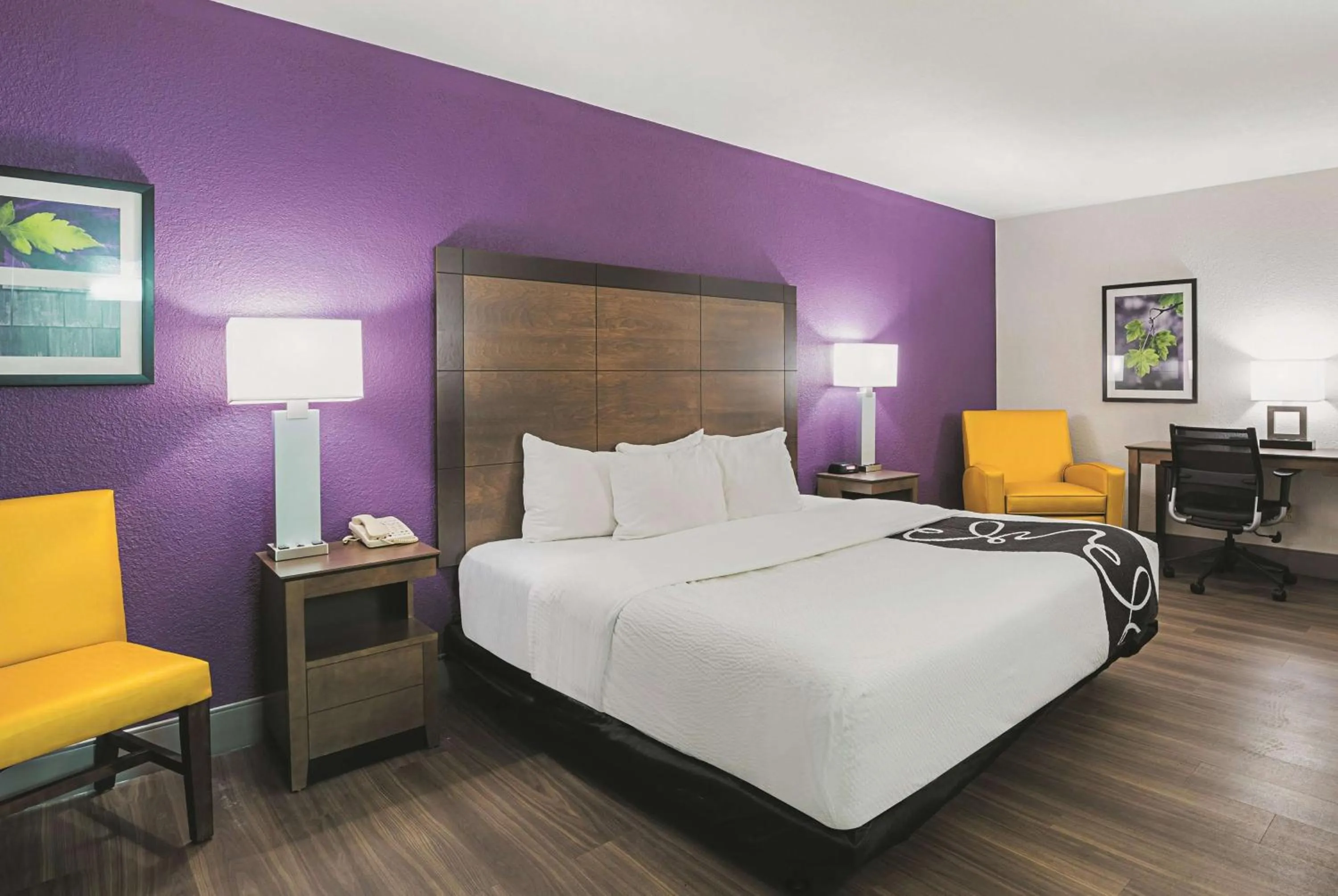 Photo of the whole room, Bed in Wingate by Wyndham Galveston Beachfront at the Seawall