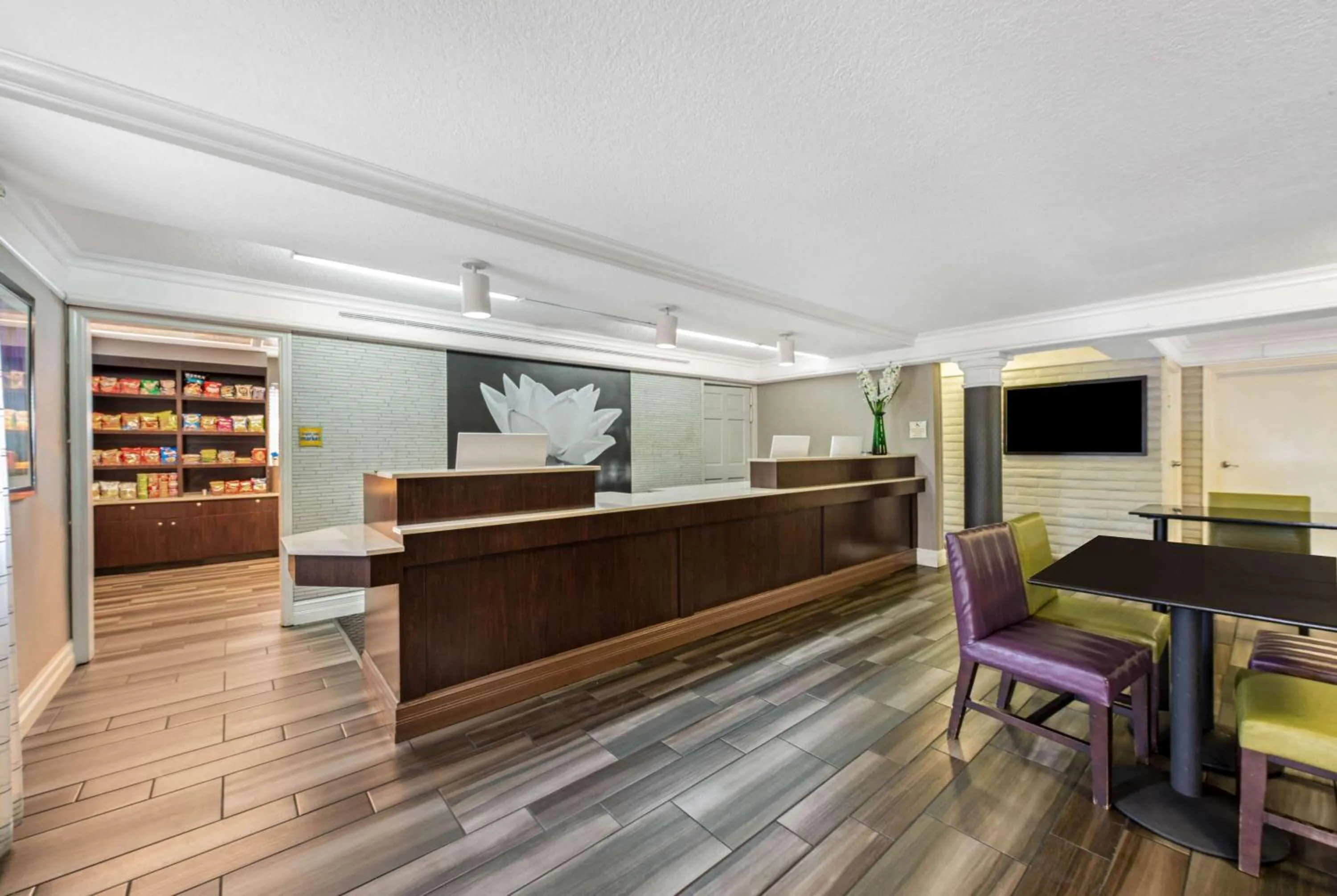 Lobby or reception in La Quinta Inn by Wyndham Miami Airport North
