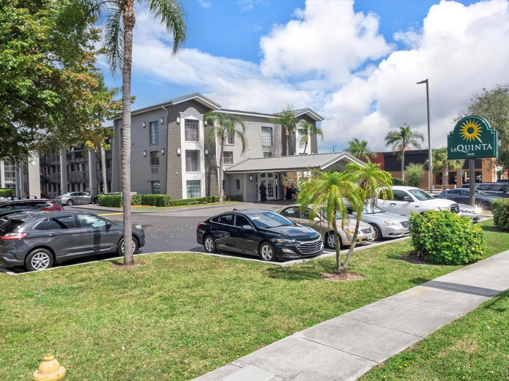 Property building in La Quinta Inn by Wyndham Miami Airport North