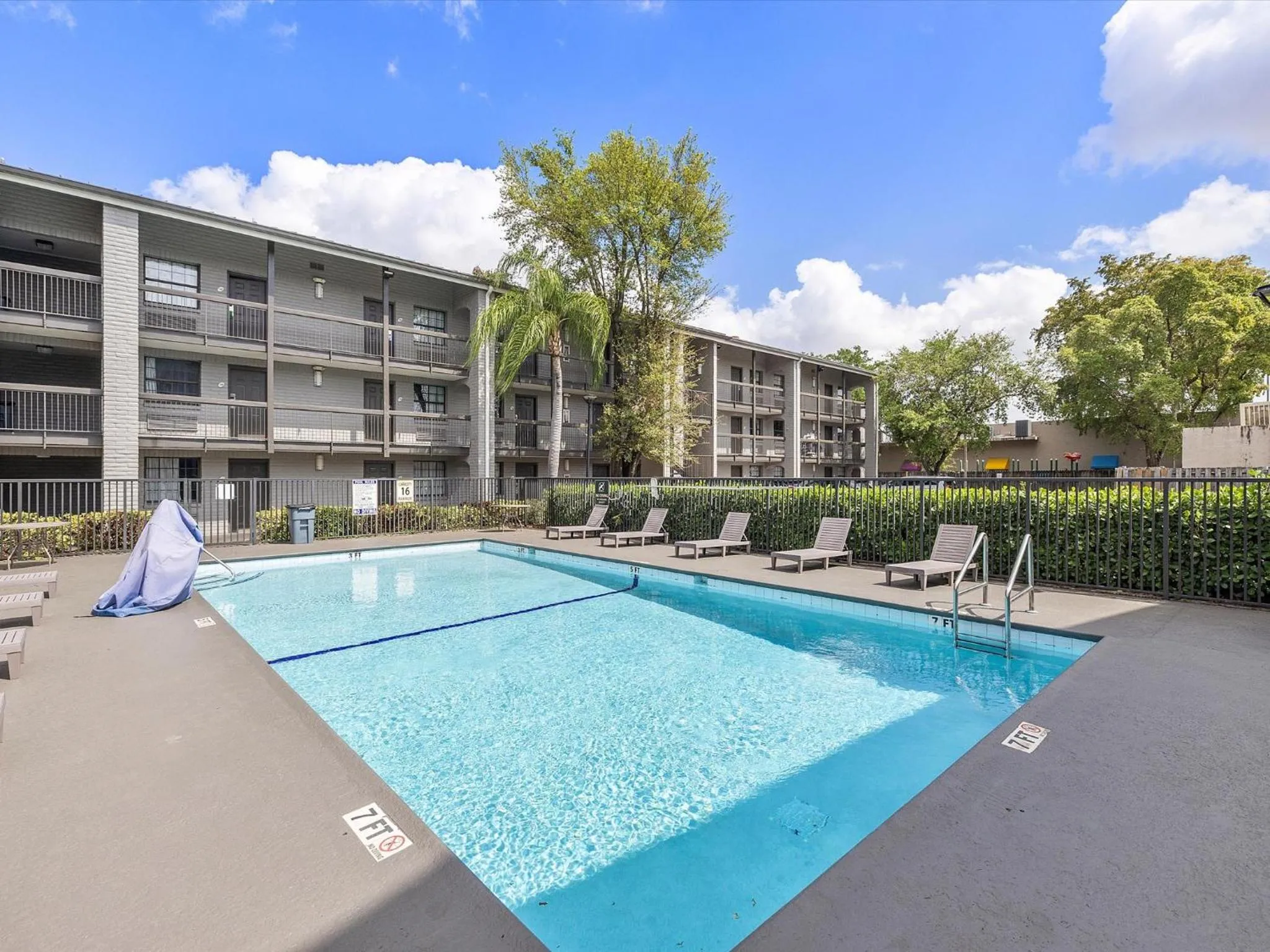 Swimming pool in La Quinta Inn by Wyndham Miami Airport North