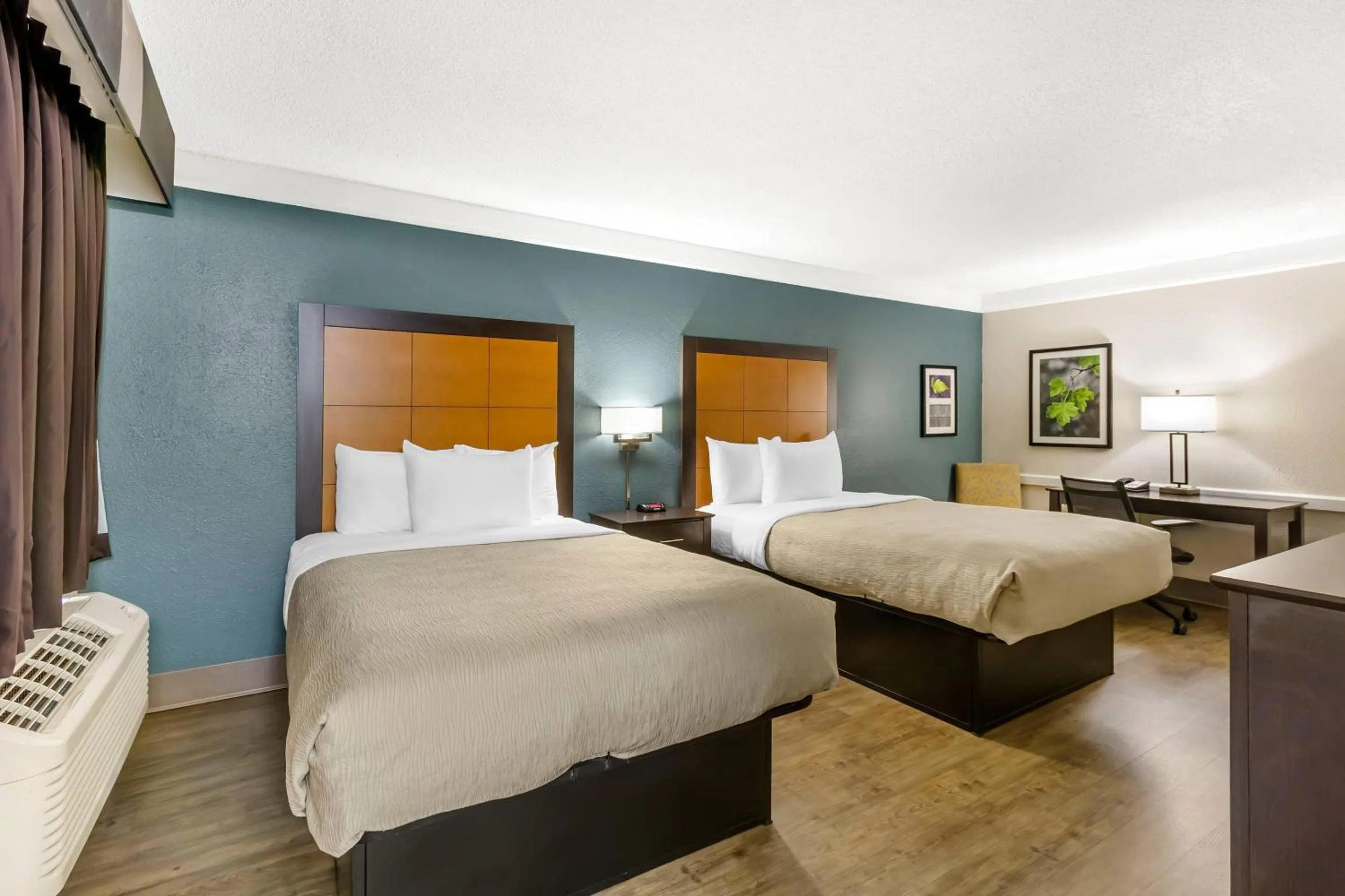 Bedroom, Bed in Quality Inn & Suites North Charleston - Ashley Phosphate