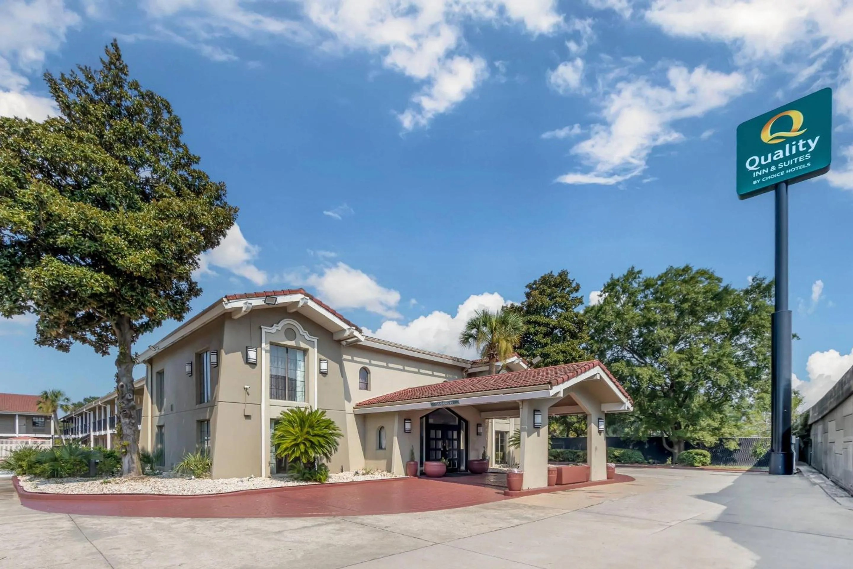 Property building in Quality Inn & Suites North Charleston - Ashley Phosphate