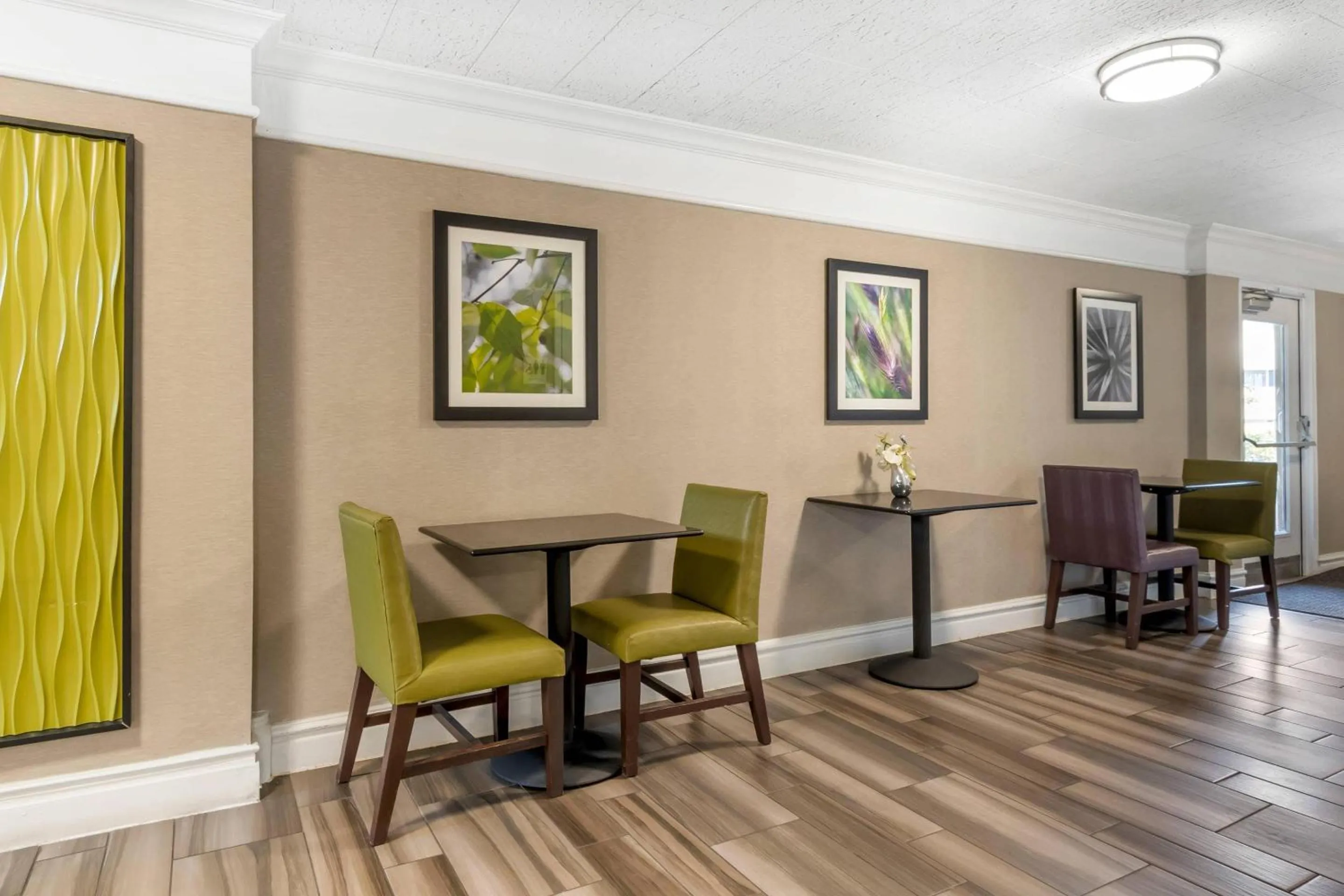 Breakfast in Quality Inn & Suites North Charleston - Ashley Phosphate