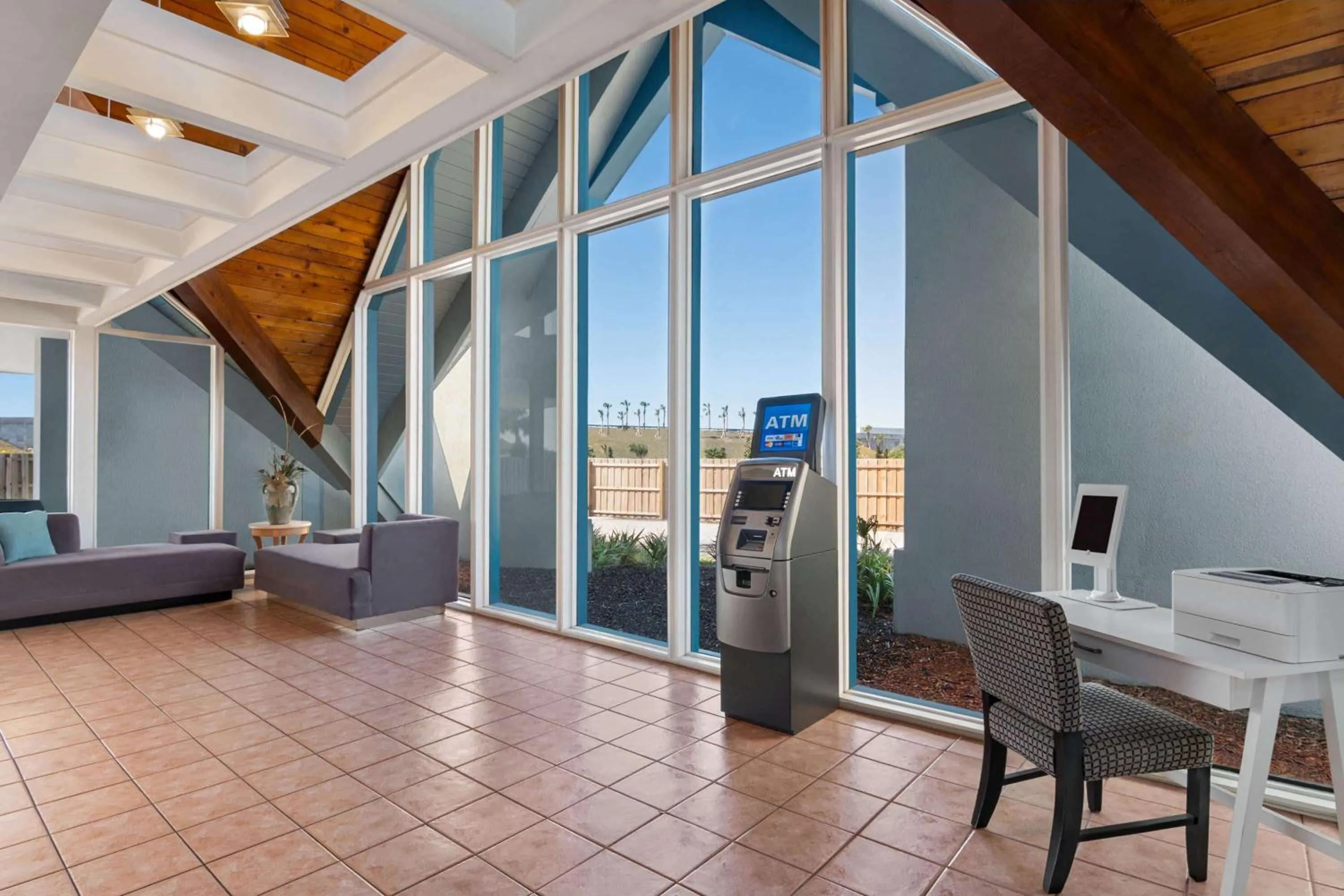 Lobby or reception in Baymont by Wyndham Intl Speedway I-95 Daytona Beach