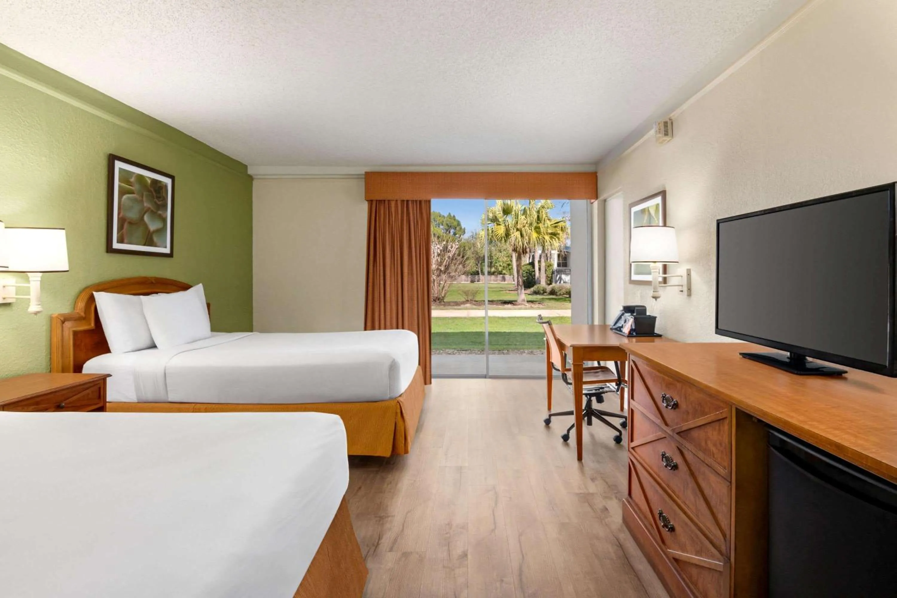 Bedroom, Bed in Baymont by Wyndham Intl Speedway I-95 Daytona Beach