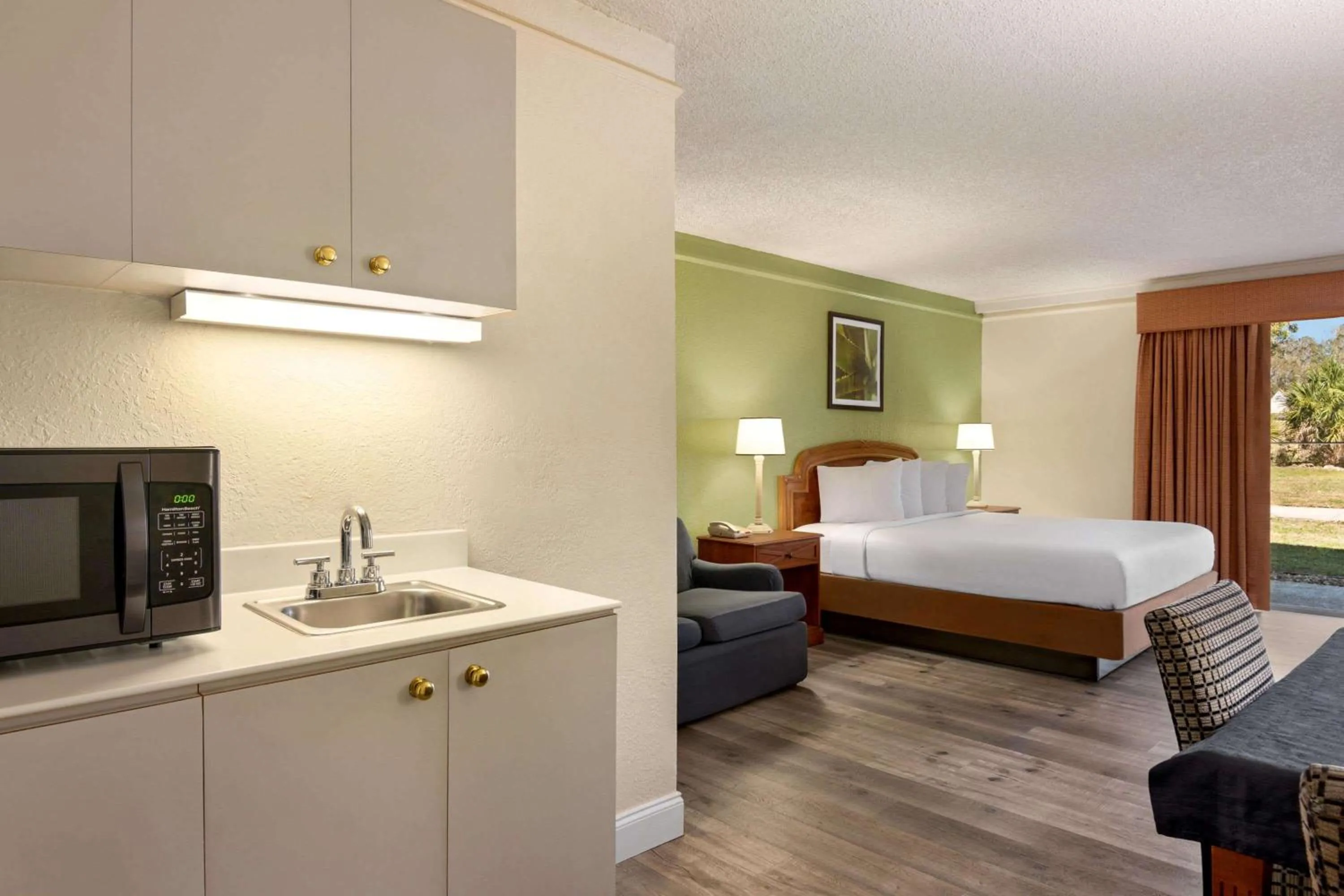 Bedroom, Bed in Baymont by Wyndham Intl Speedway I-95 Daytona Beach