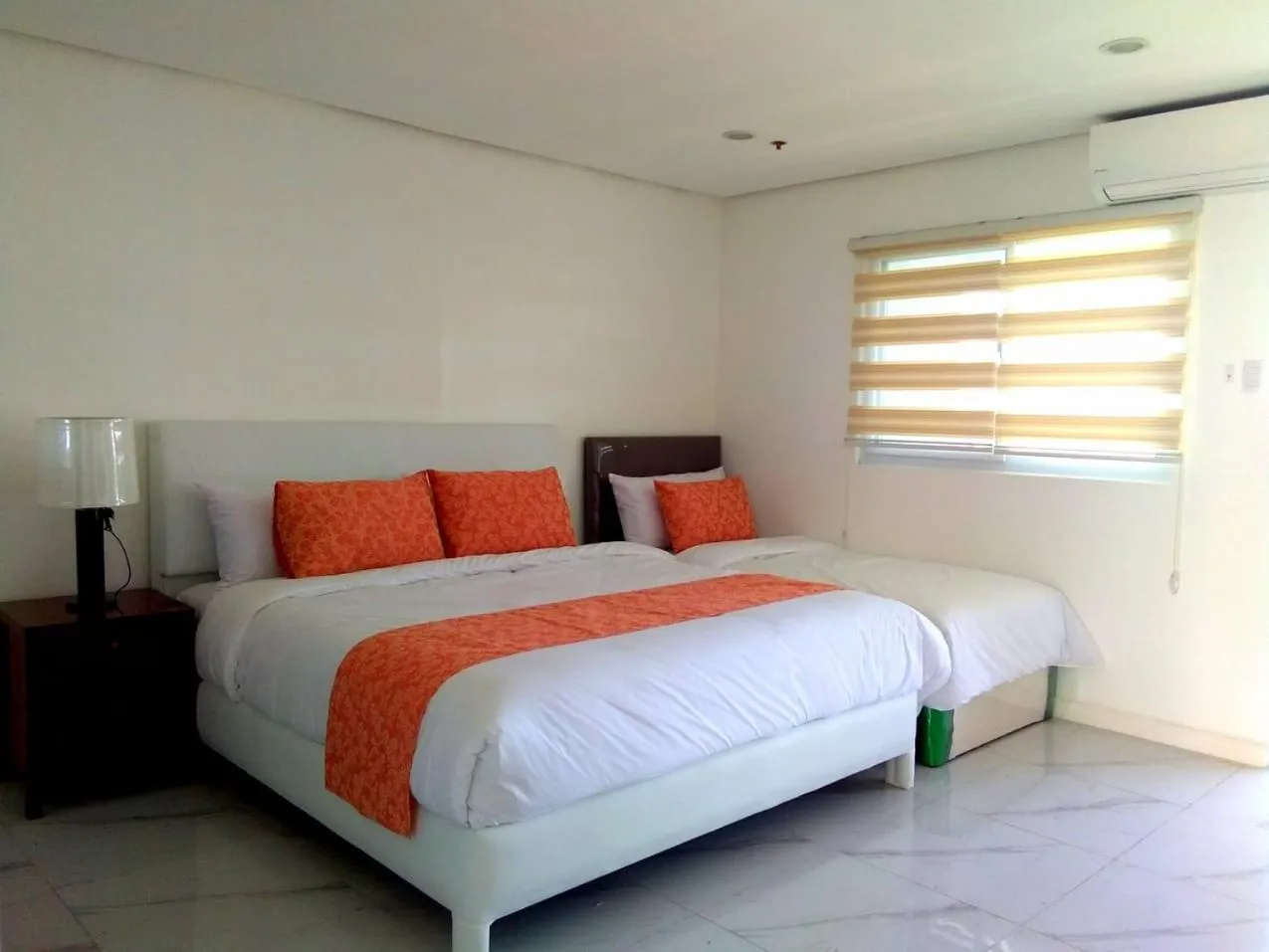 Bed in Centtro Residences