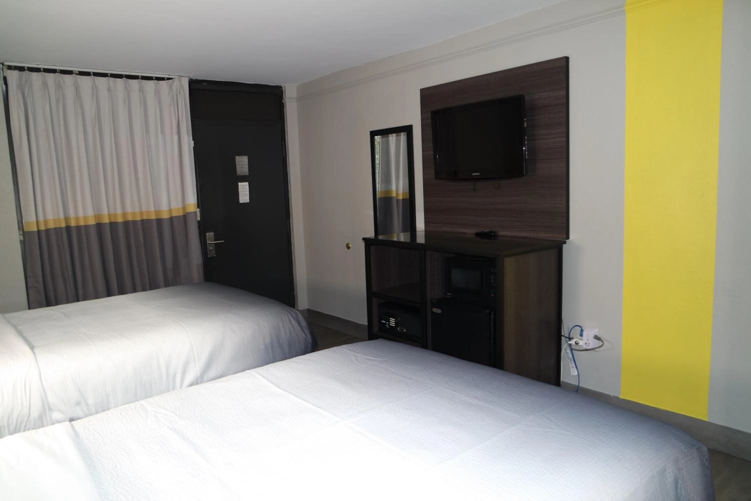Bedroom, Bed in Super 8 by Wyndham Savannah