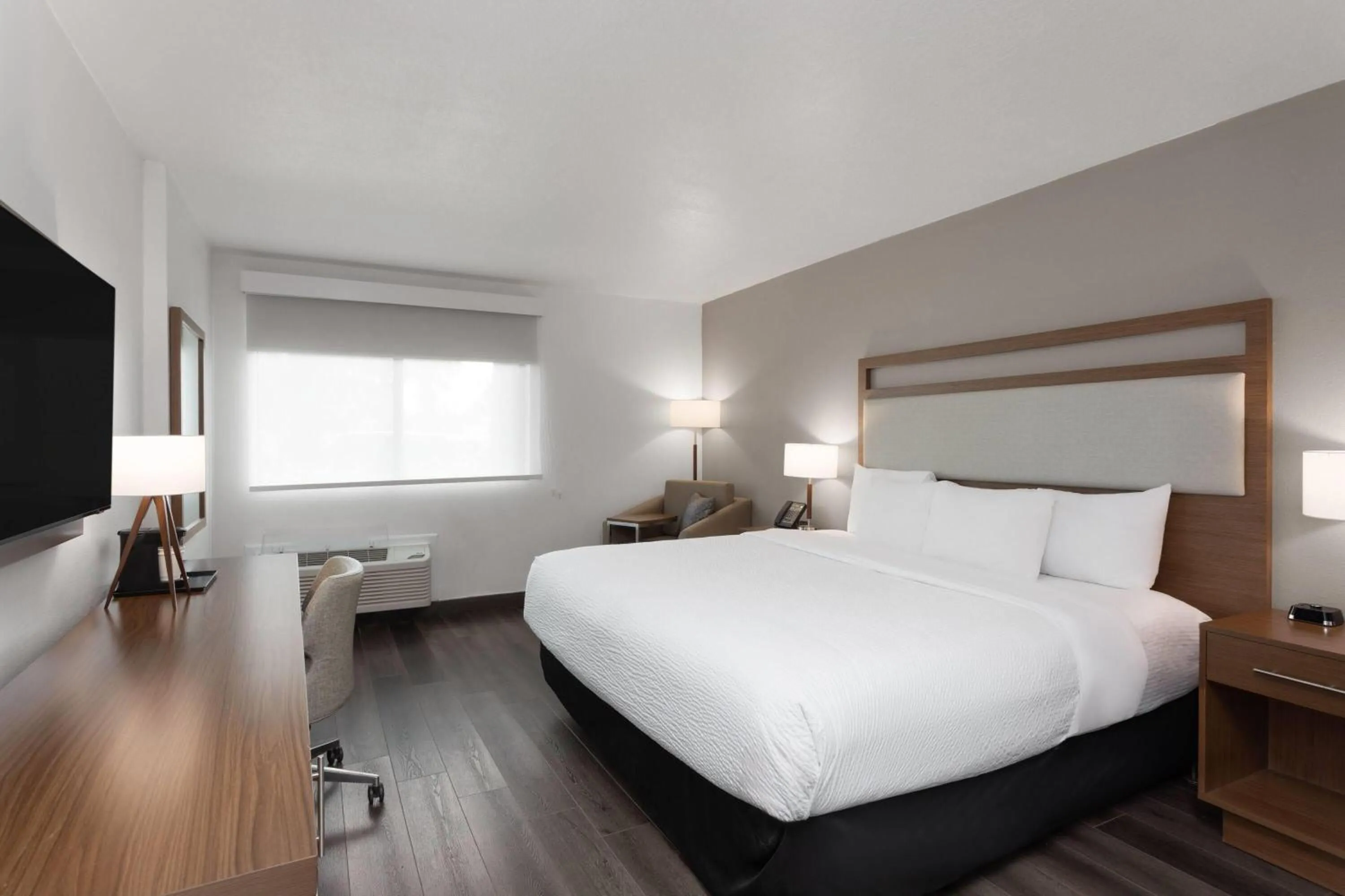 Photo of the whole room, Bed in La Quinta by Wyndham Ft Lauderdale Cypress Creek