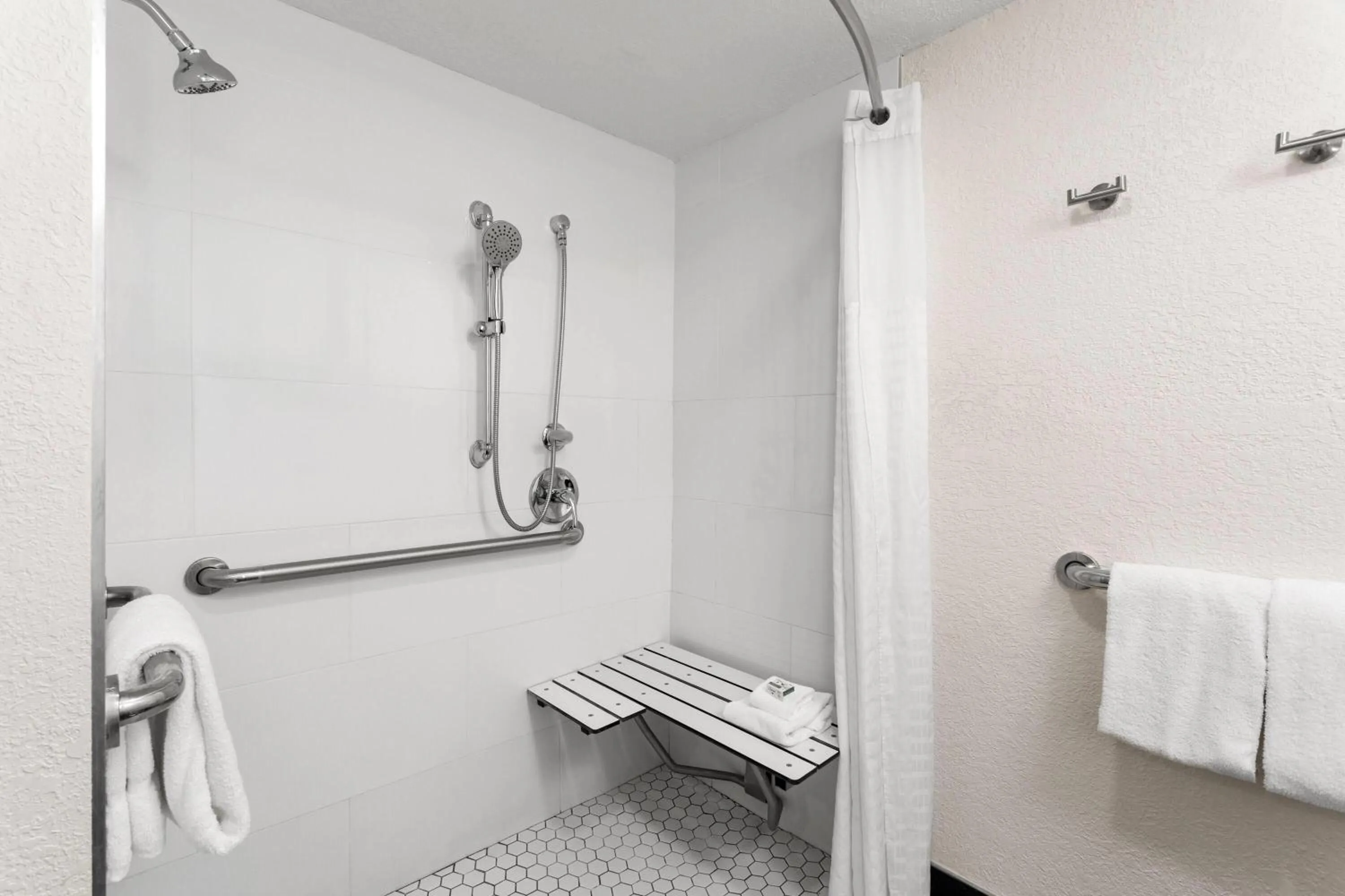 Shower in La Quinta by Wyndham Ft Lauderdale Cypress Creek