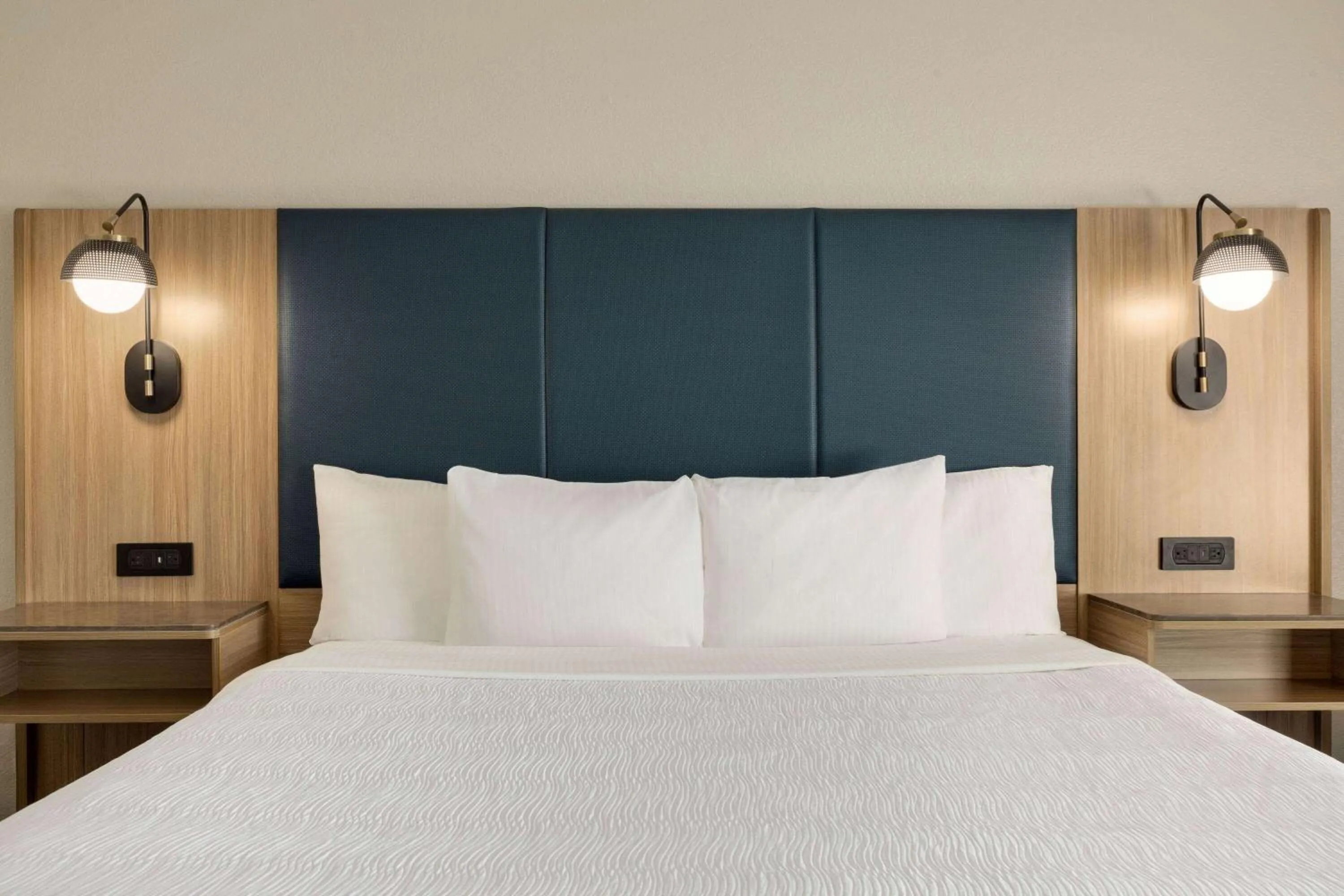 Photo of the whole room, Bed in La Quinta by Wyndham Austin Southwest