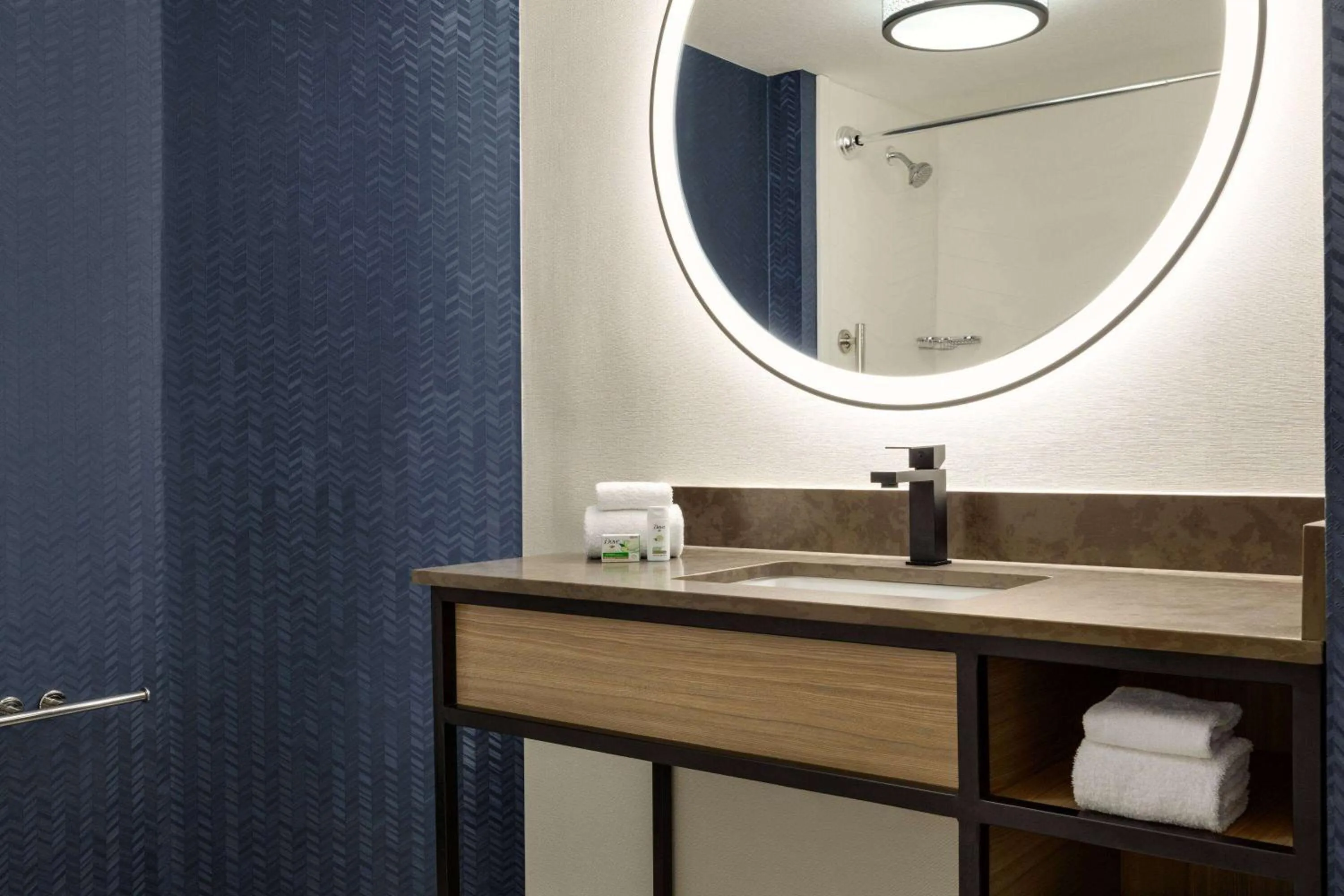 Bathroom in La Quinta by Wyndham Austin Southwest