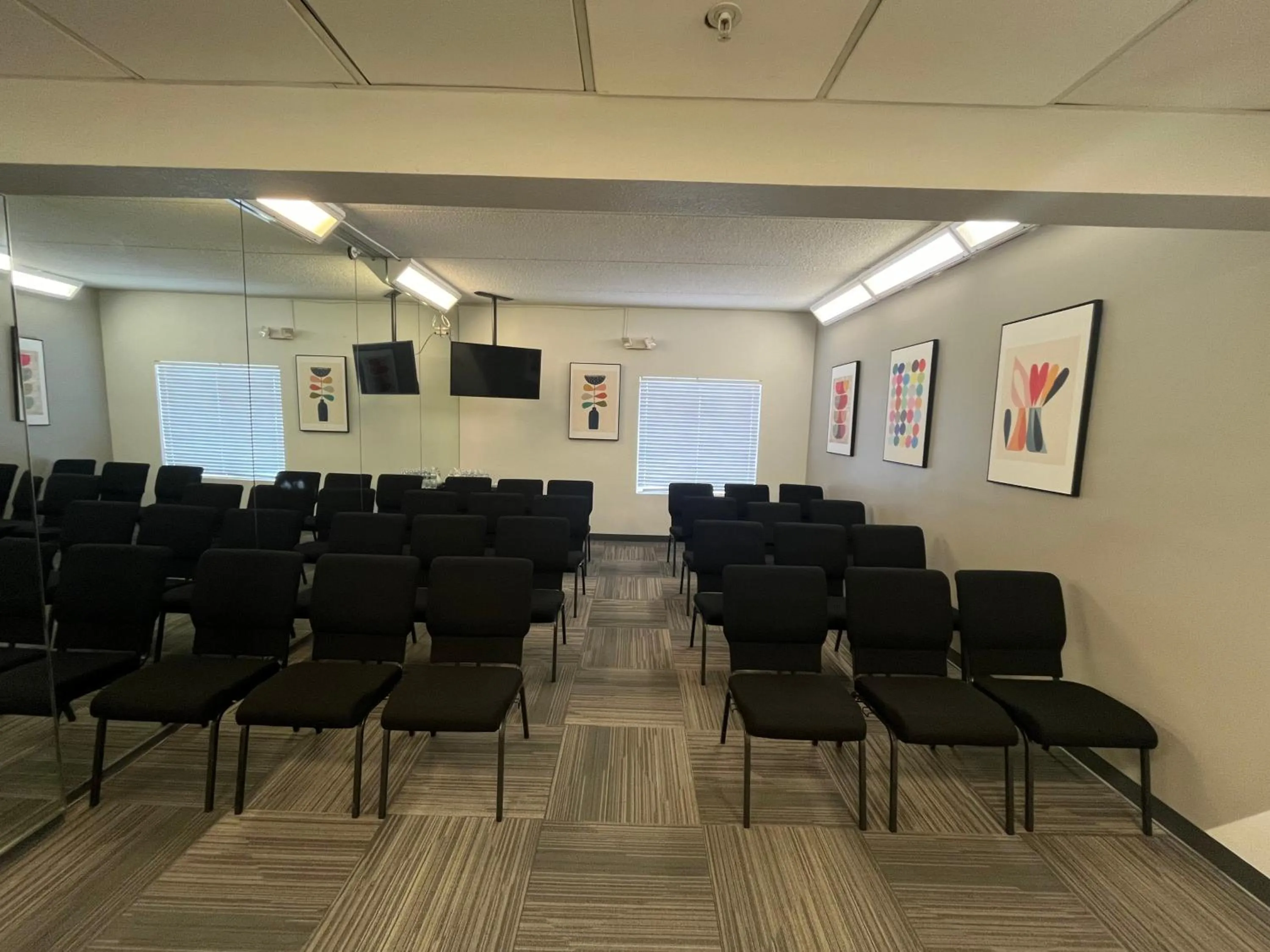 Meeting/conference room in La Quinta by Wyndham Miami Airport West