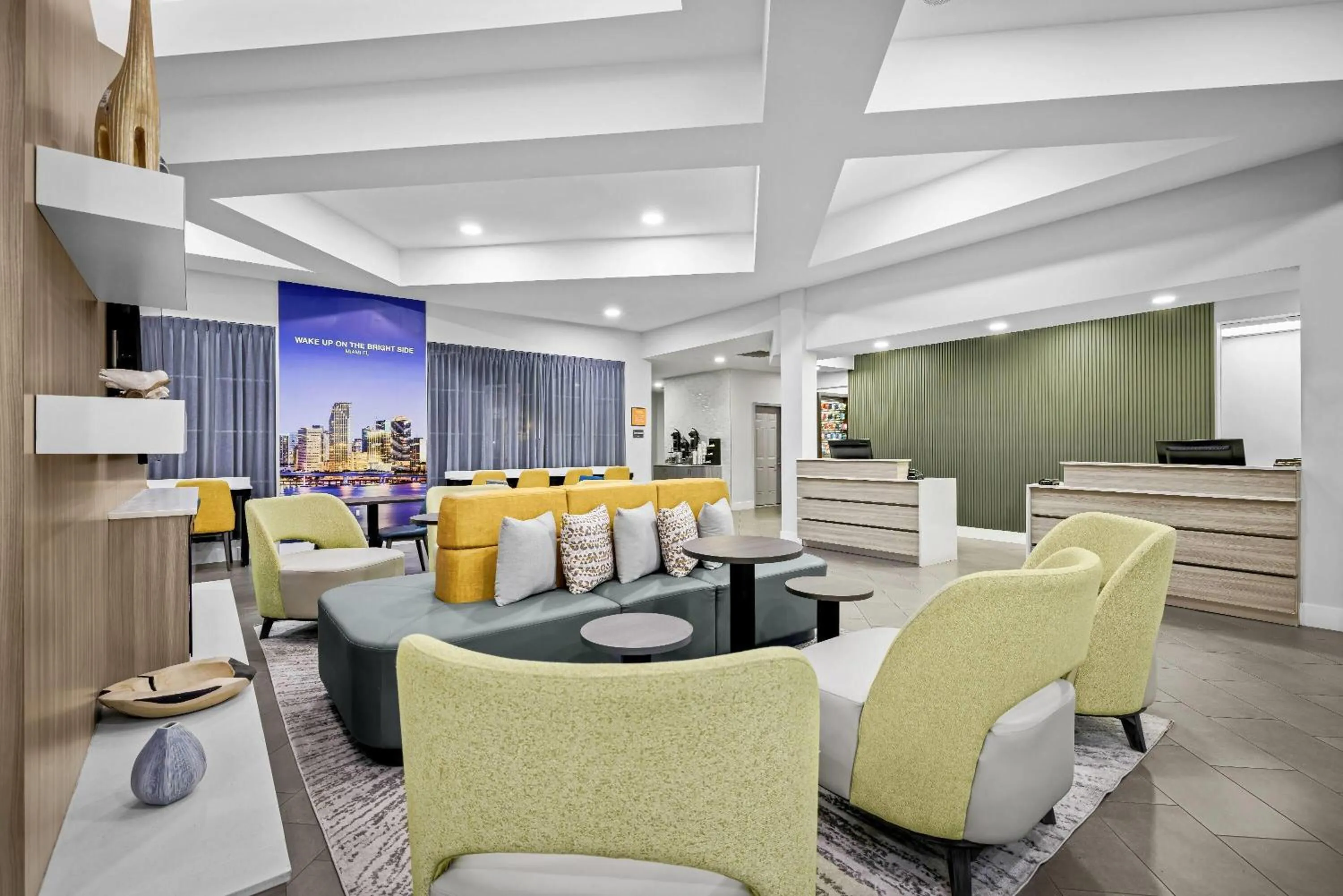 Lobby or reception in La Quinta by Wyndham Miami Airport West