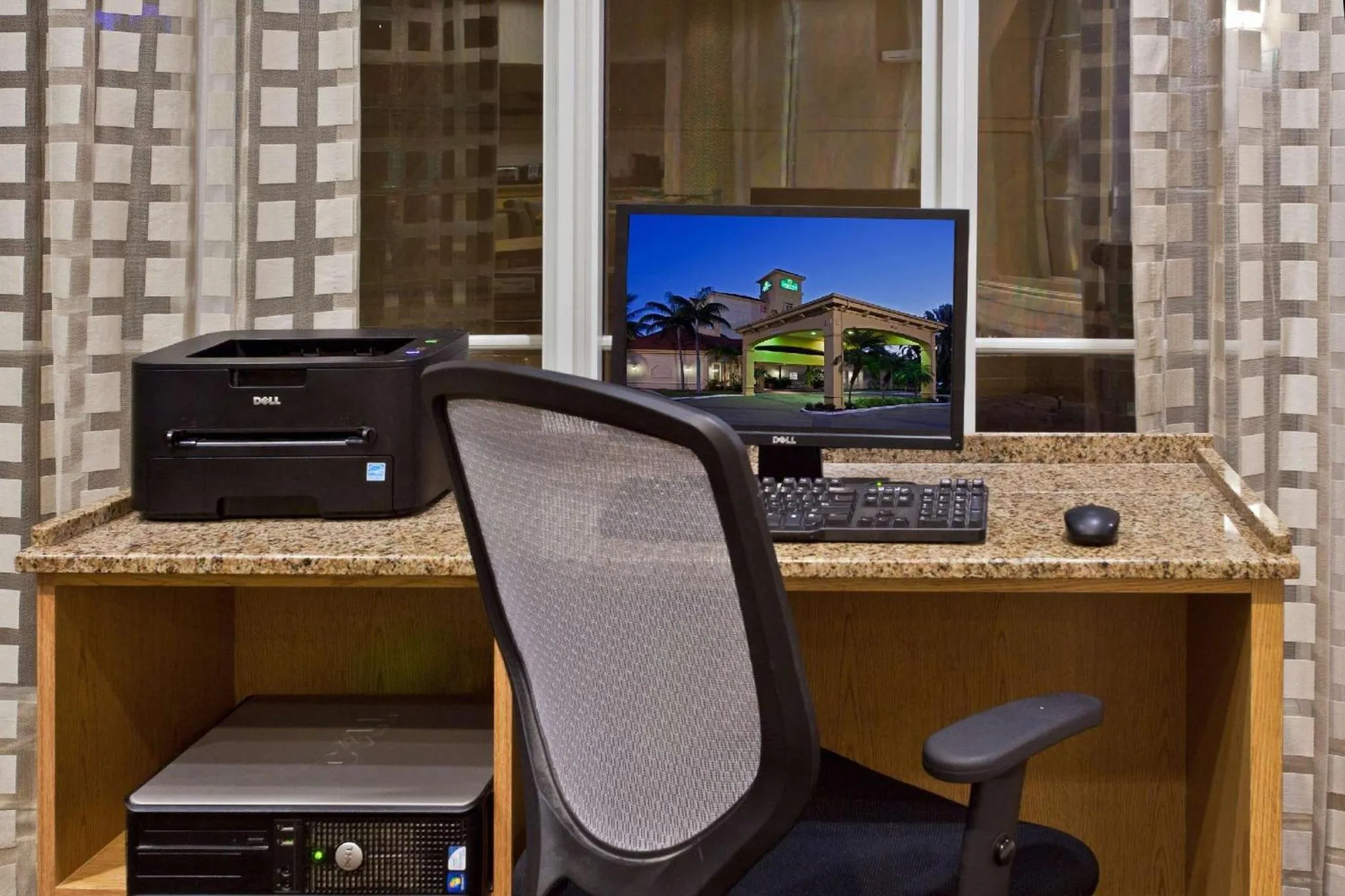 Business facilities in La Quinta by Wyndham Miami Airport West