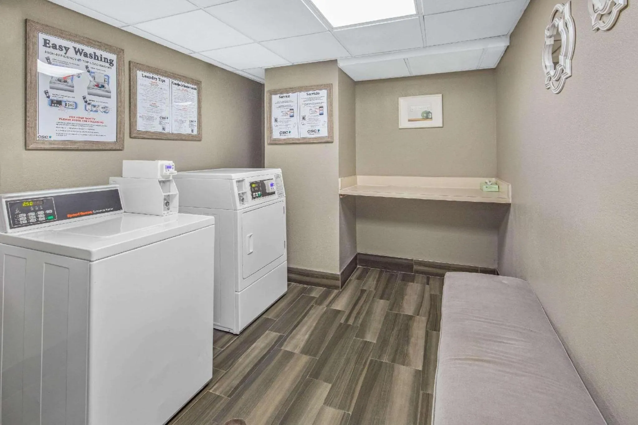 laundry in La Quinta by Wyndham Miami Airport West