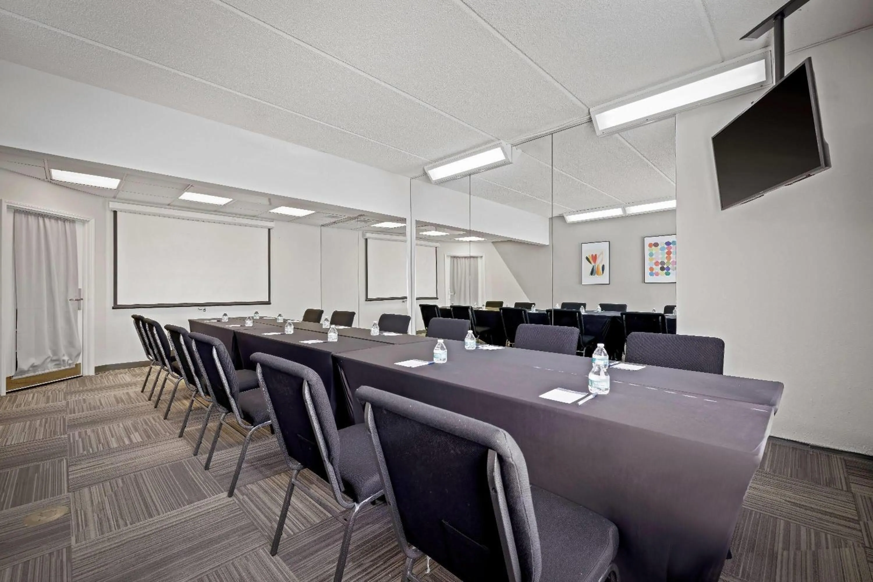 Meeting/conference room in La Quinta by Wyndham Miami Airport West