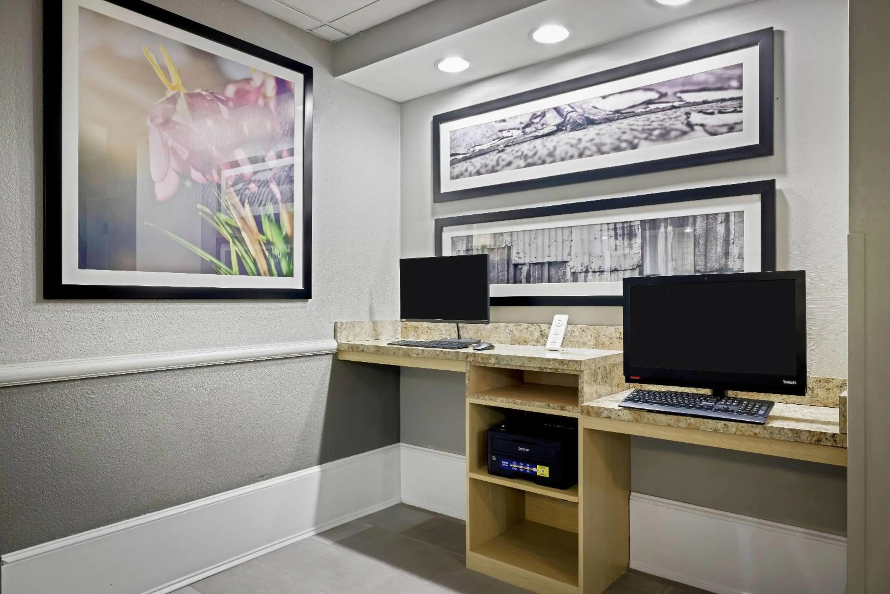 Business facilities in La Quinta by Wyndham Miami Airport West