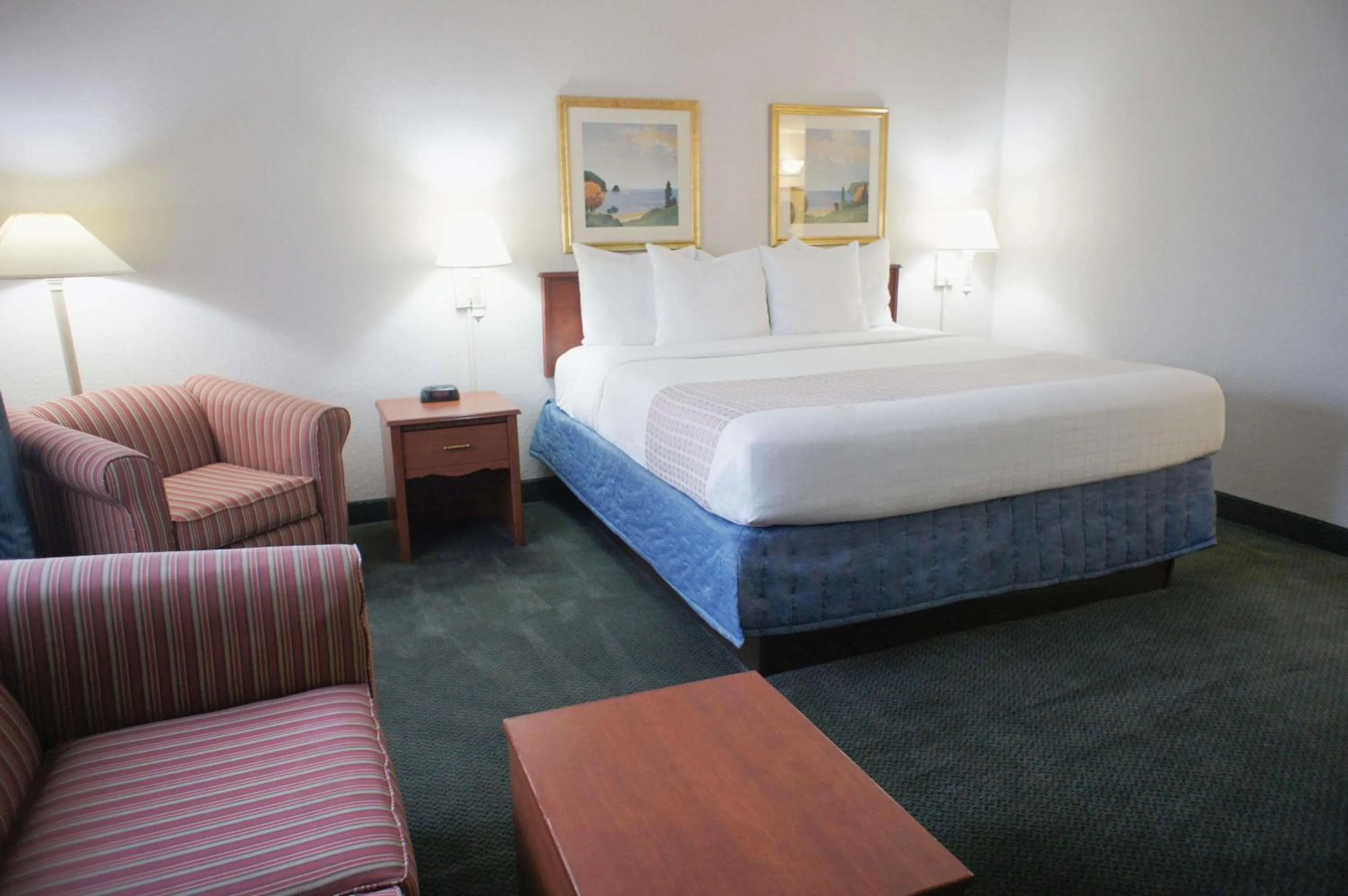 Photo of the whole room, Bed in La Quinta Inn by Wyndham Ft. Lauderdale Tamarac East