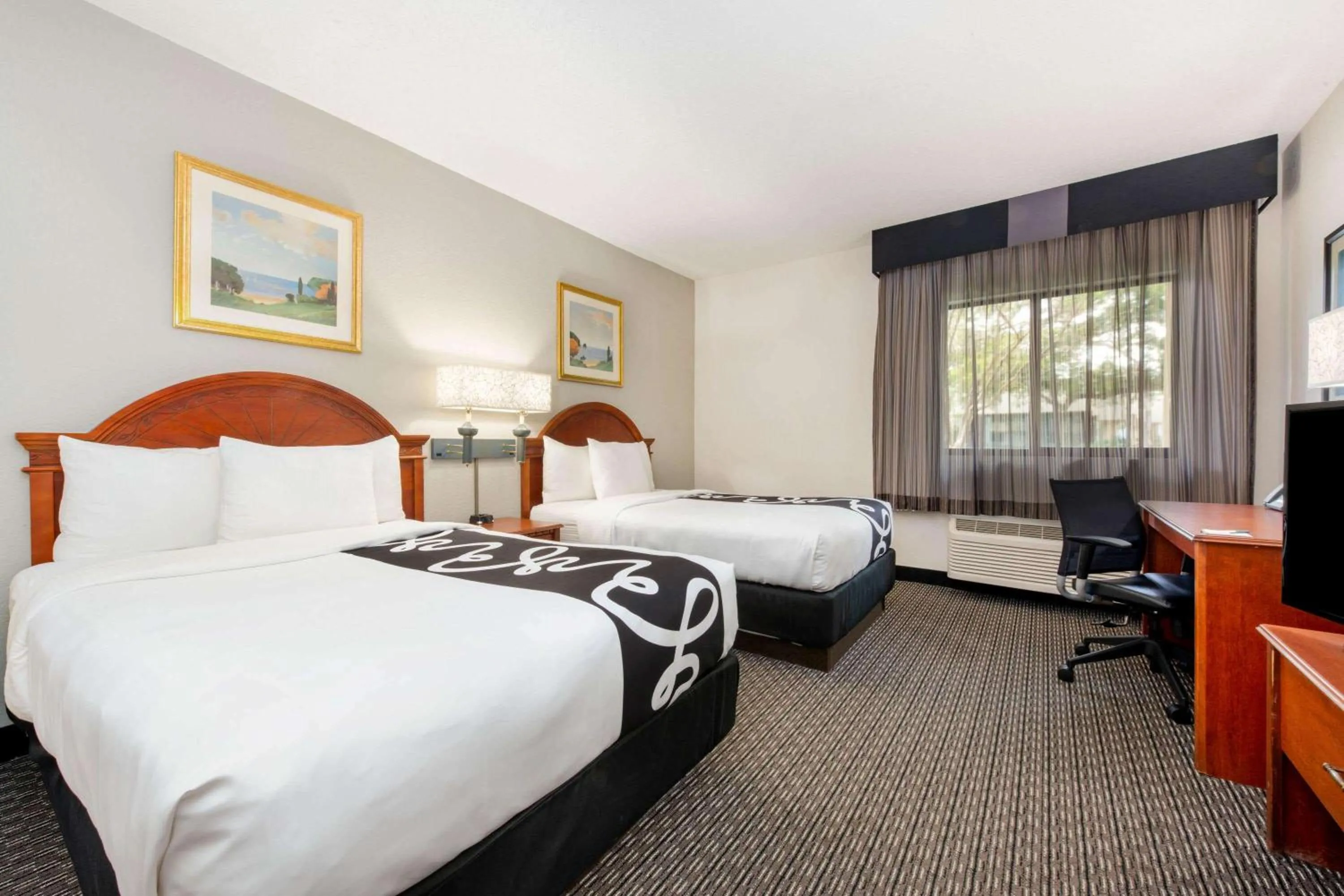 TV and multimedia, Bed in La Quinta Inn by Wyndham Ft. Lauderdale Tamarac East