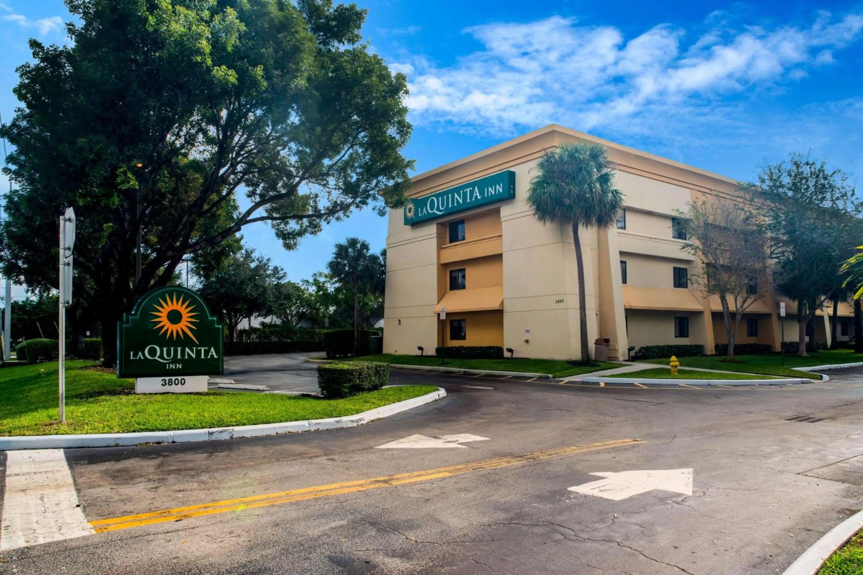 Property building in La Quinta Inn by Wyndham Ft. Lauderdale Tamarac East