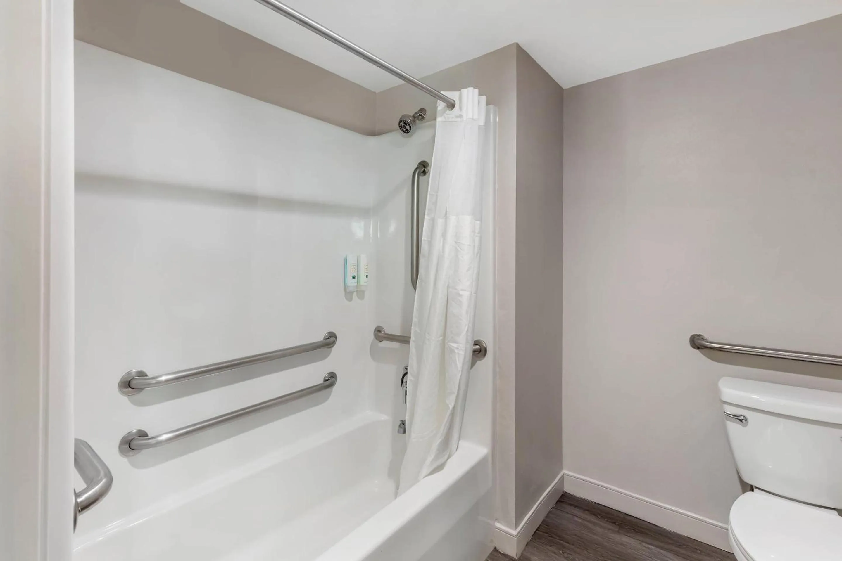 Bedroom in Quality Inn & Suites Raleigh Durham Airport