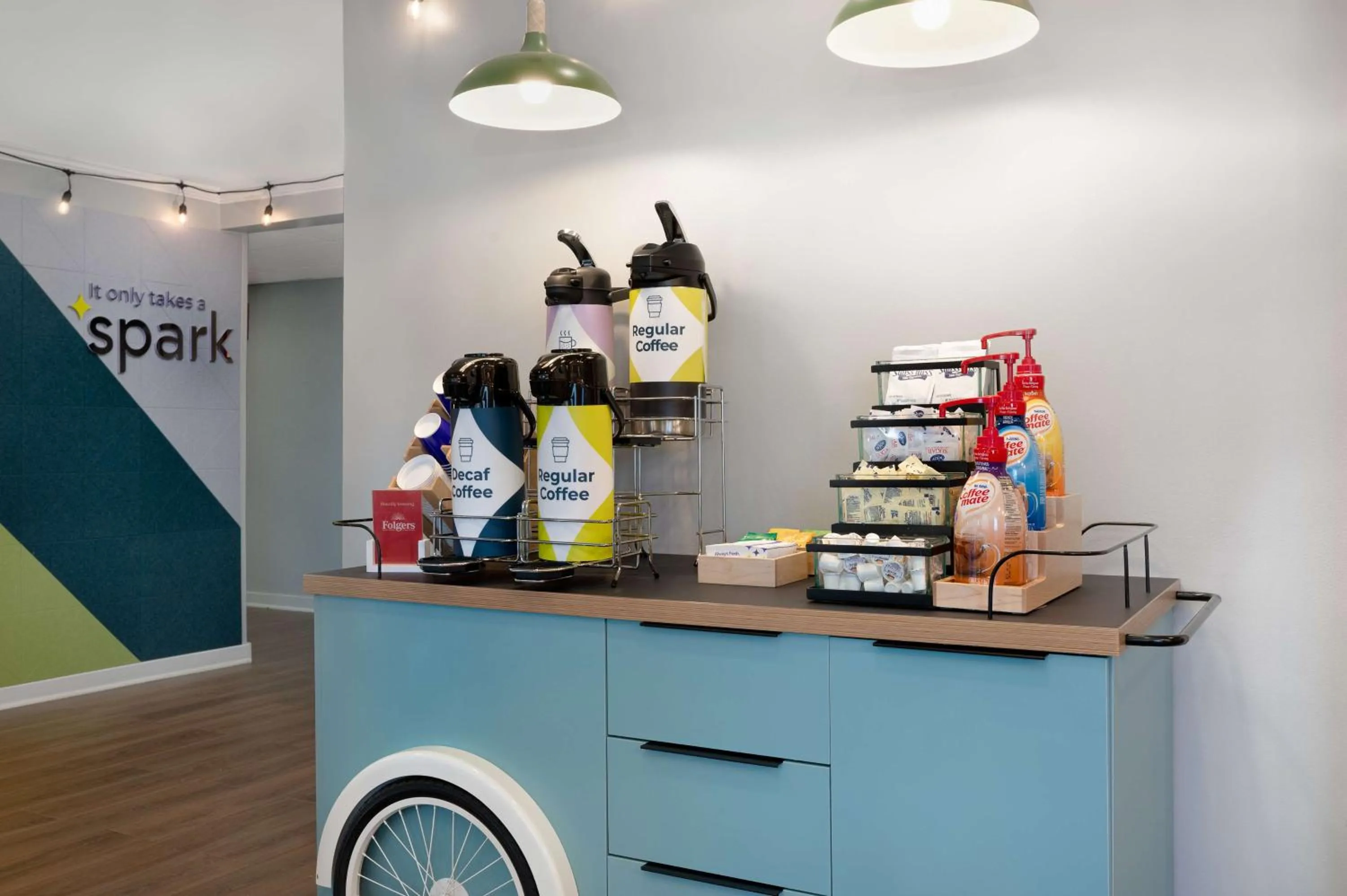 Dining area in La Quinta by Wyndham Savannah Southside