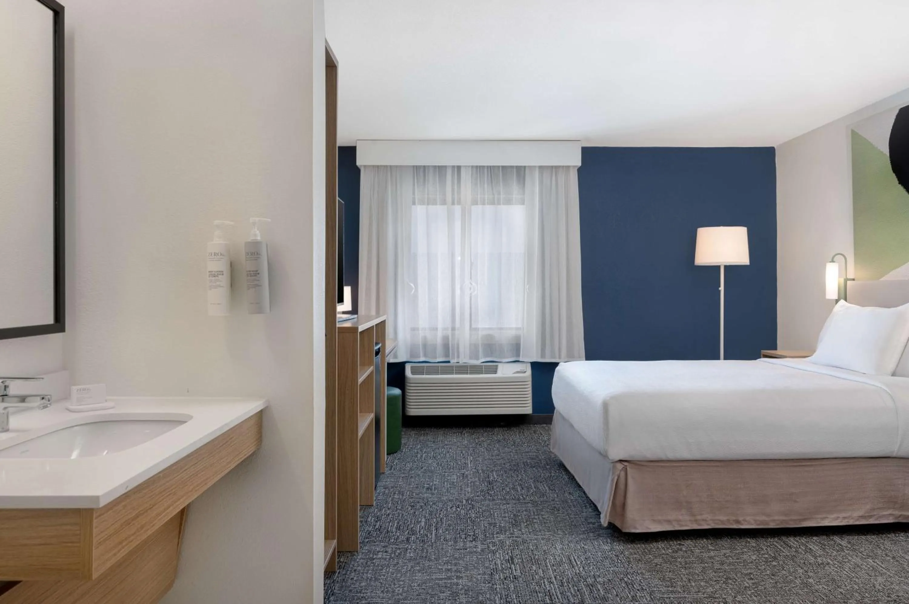 Bed in La Quinta by Wyndham Savannah Southside