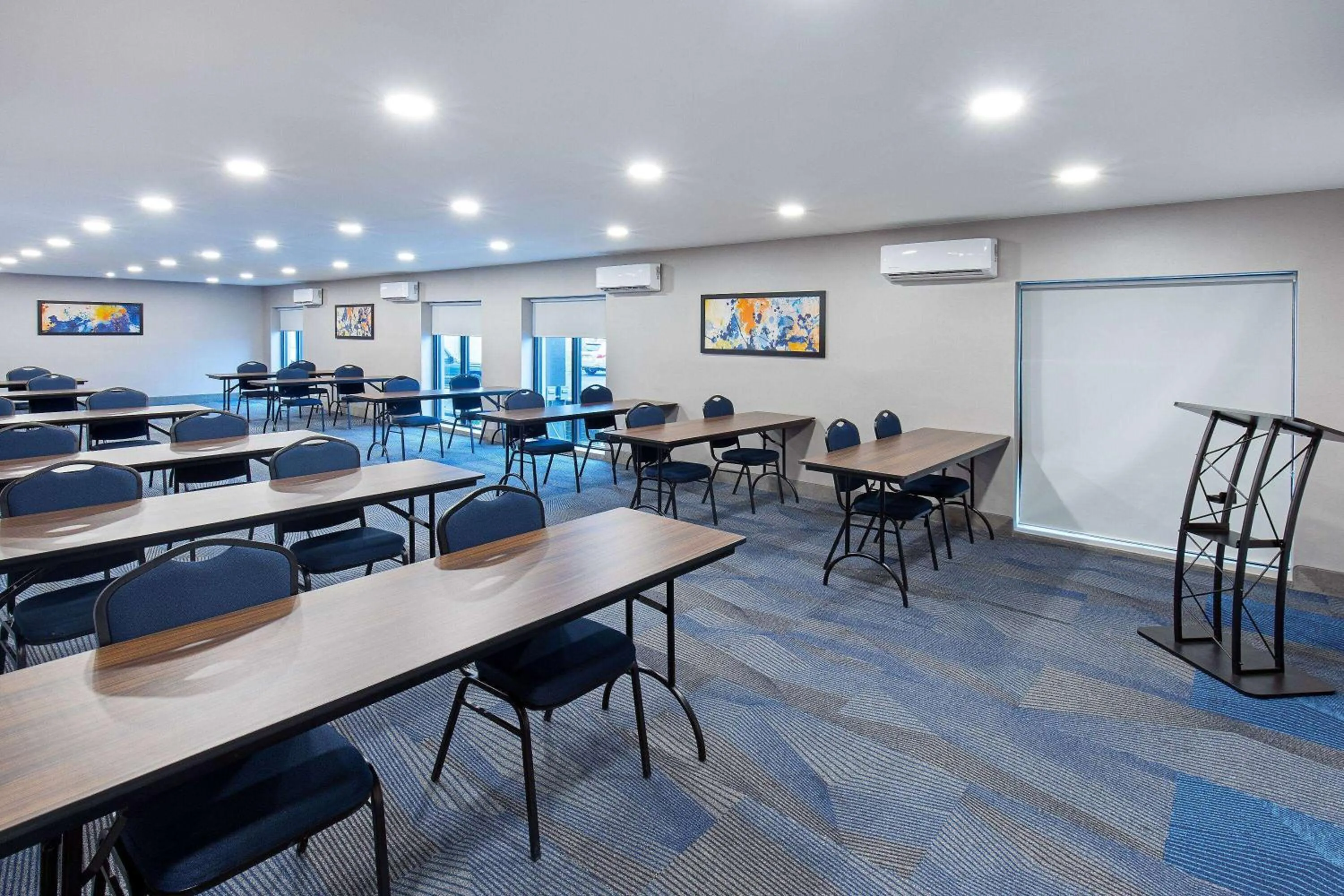Meeting/conference room in La Quinta by Wyndham Nashville Airport